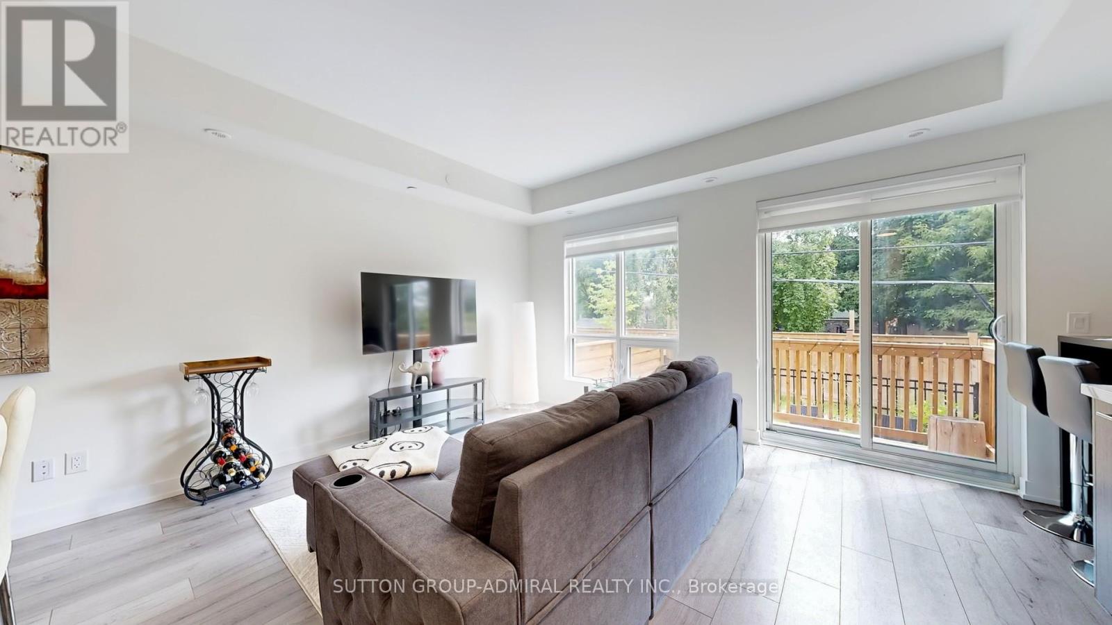 Photo 12 of Th 20 851 Sheppard Avenue W, Toronto ON