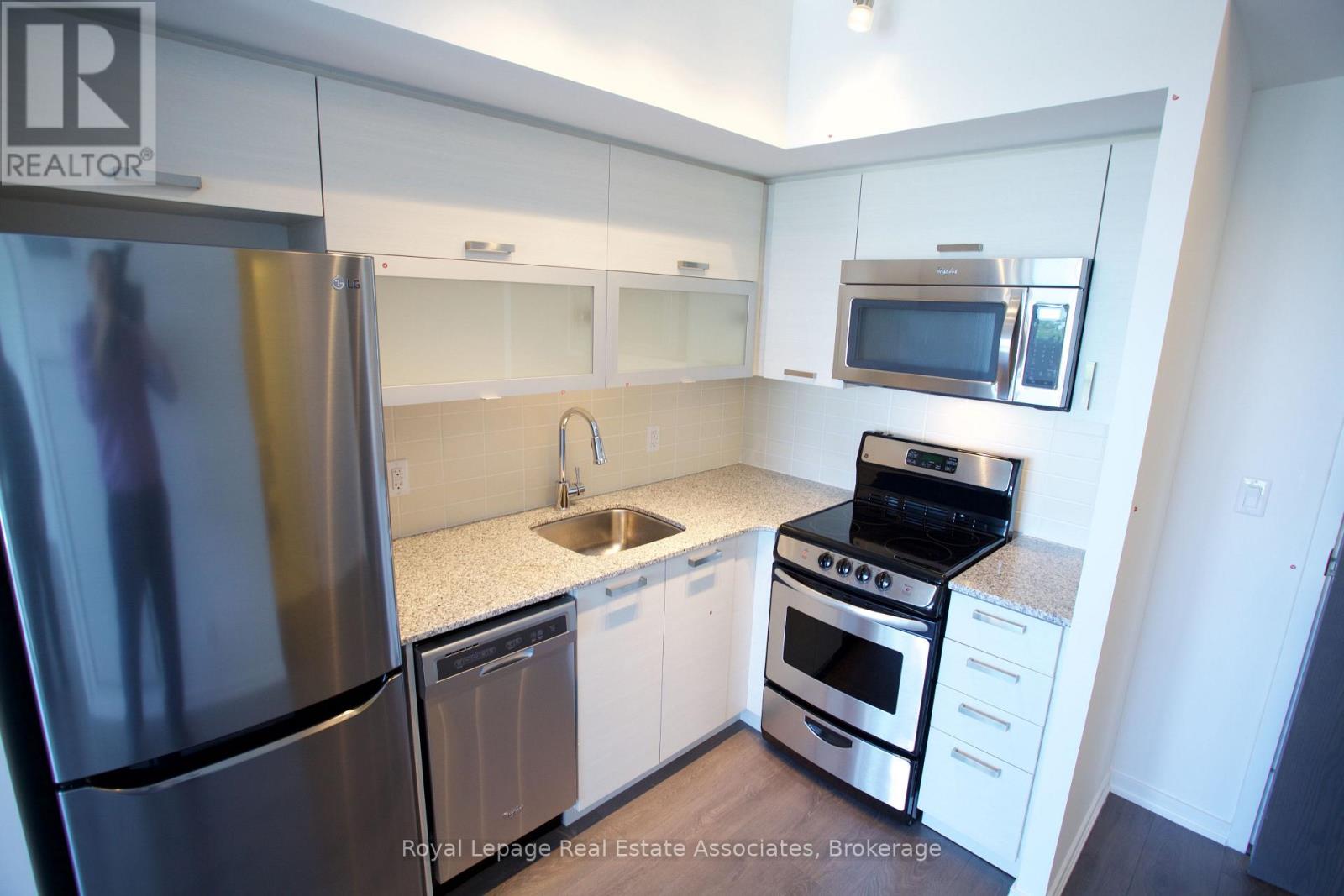 Photo 12 of 837 68 Abell Street, Toronto ON