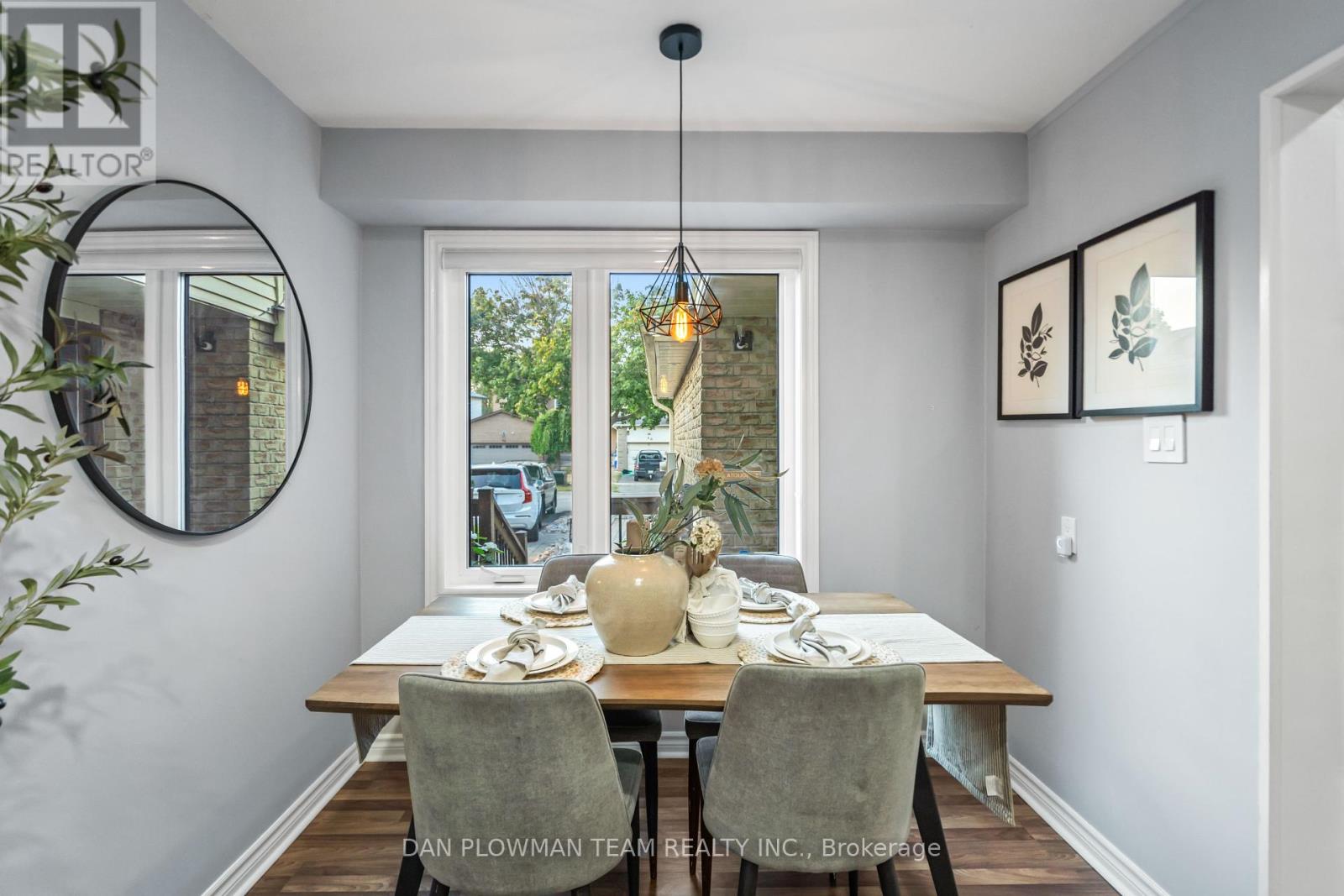Photo 10 of 39 Dorvis Drive, Whitby ON