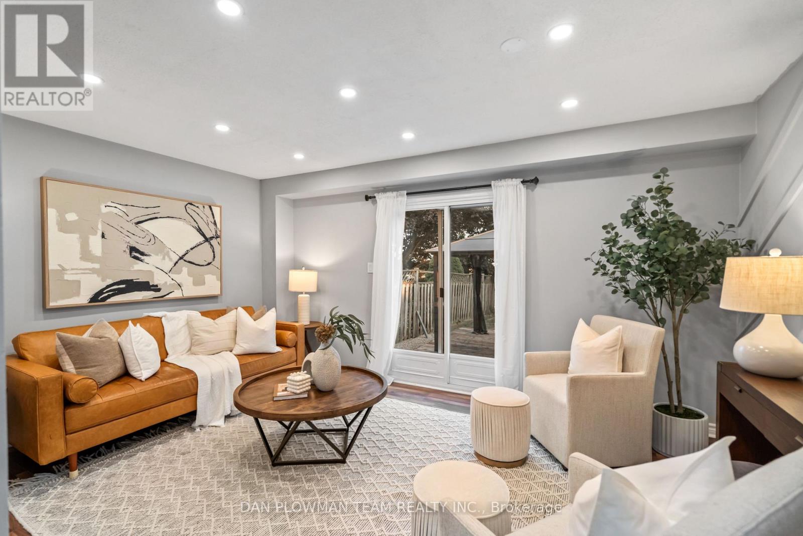 Photo 12 of 39 Dorvis Drive, Whitby ON