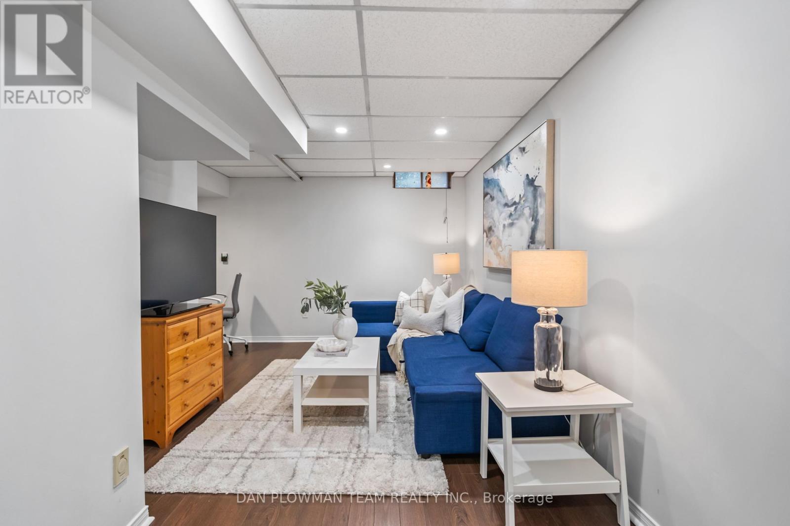 Photo 23 of 39 Dorvis Drive, Whitby ON
