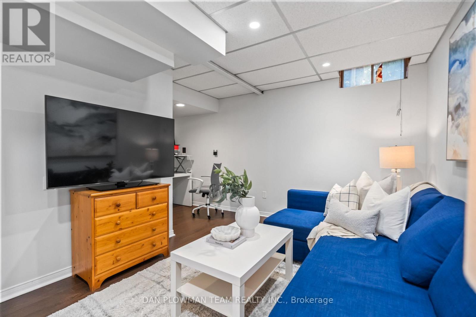 Photo 24 of 39 Dorvis Drive, Whitby ON