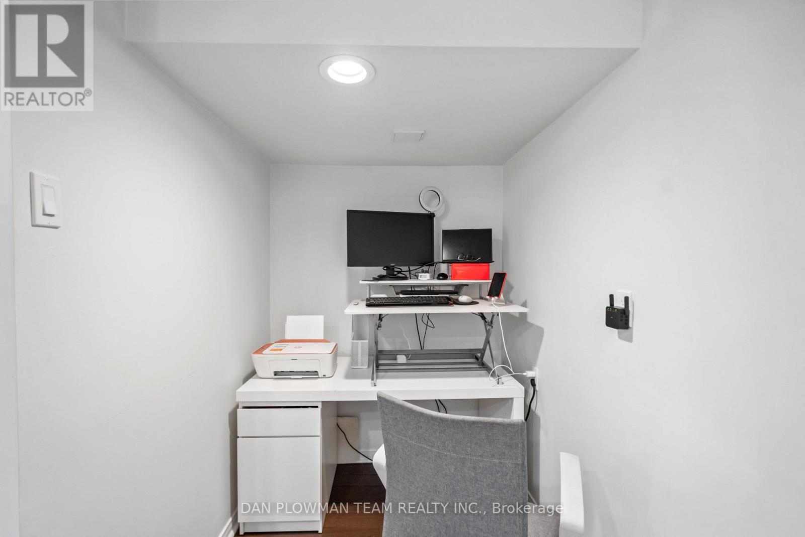 Photo 26 of 39 Dorvis Drive, Whitby ON