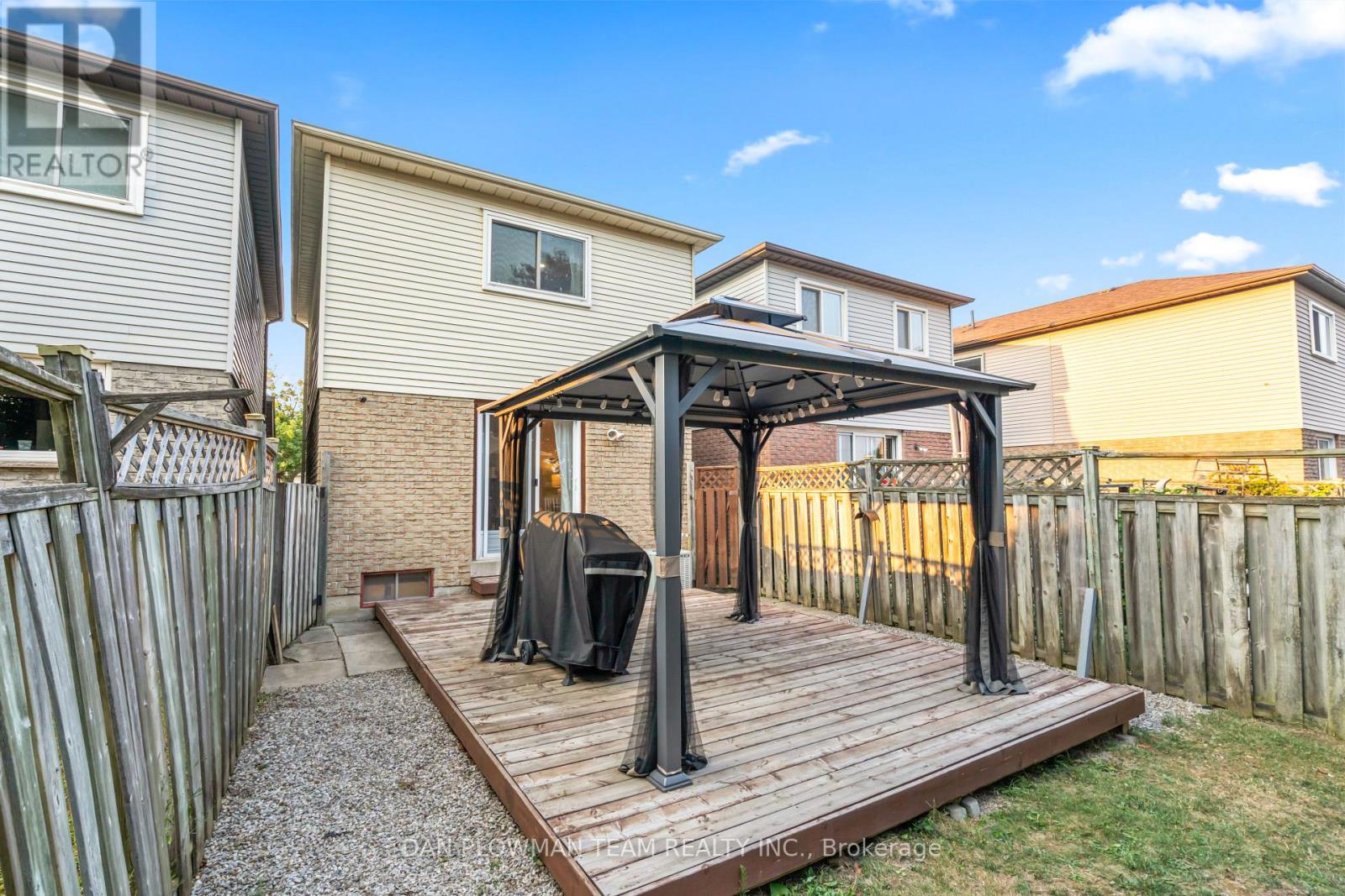 Photo 30 of 39 Dorvis Drive, Whitby ON