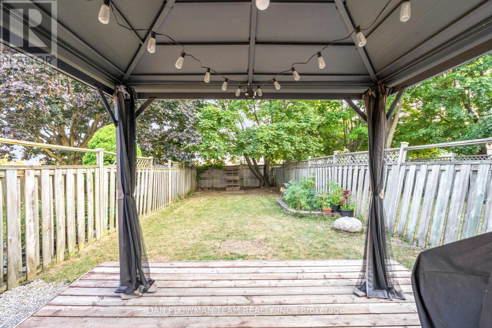 Photo 31 of 39 Dorvis Drive, Whitby ON