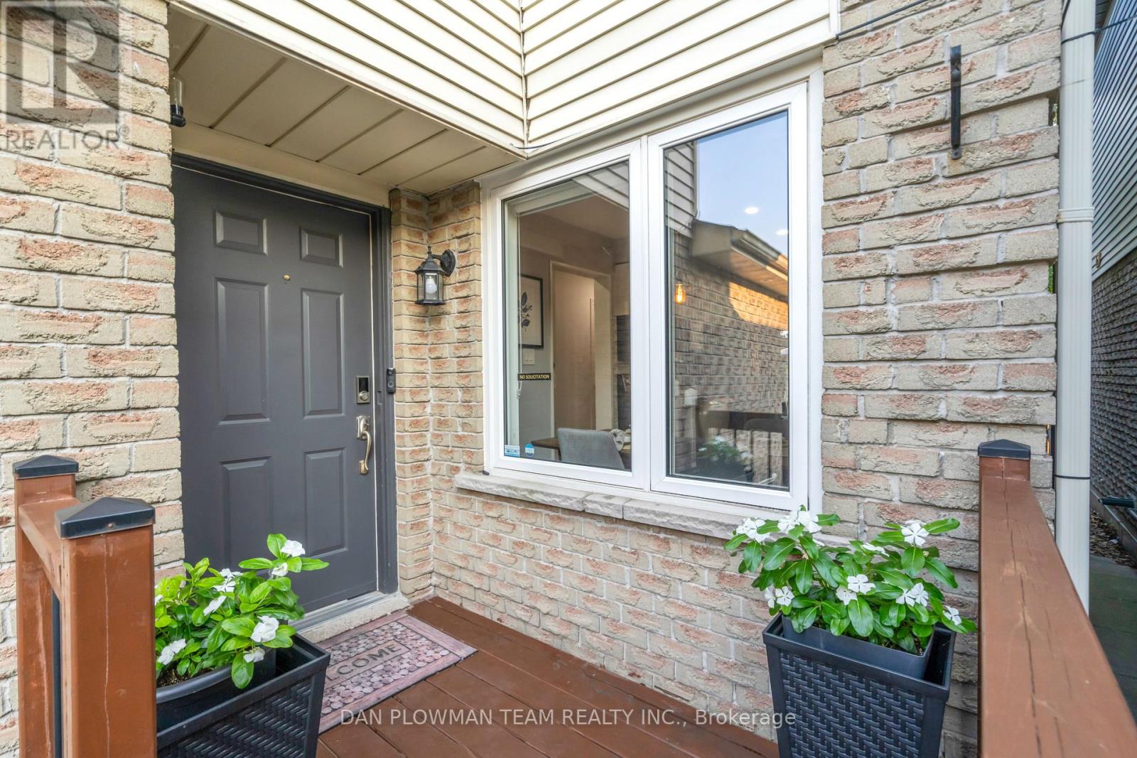 Photo 4 of 39 Dorvis Drive, Whitby ON