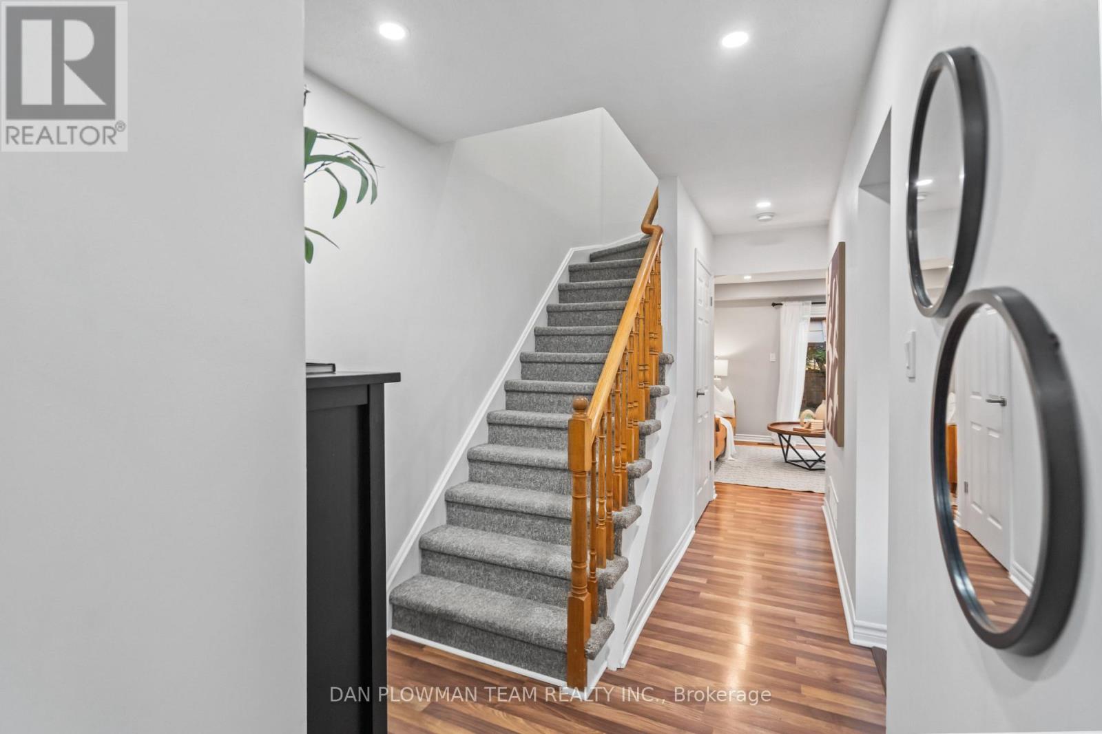 Photo 5 of 39 Dorvis Drive, Whitby ON