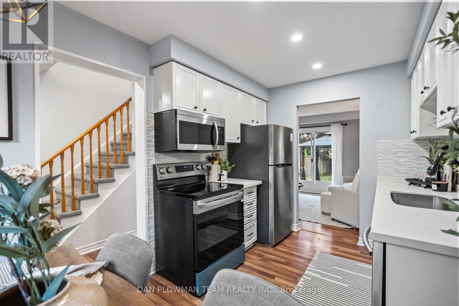 Photo 6 of 39 Dorvis Drive, Whitby ON