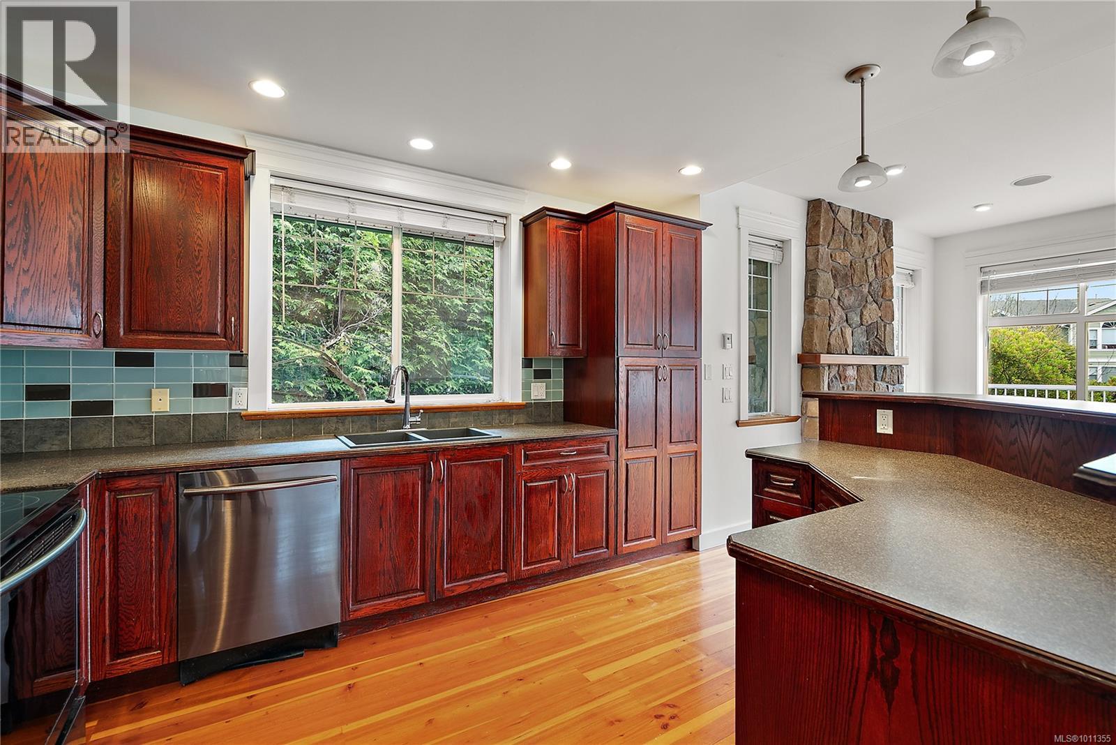 Photo 11 of 3456 Auburn Crt, Langford BC