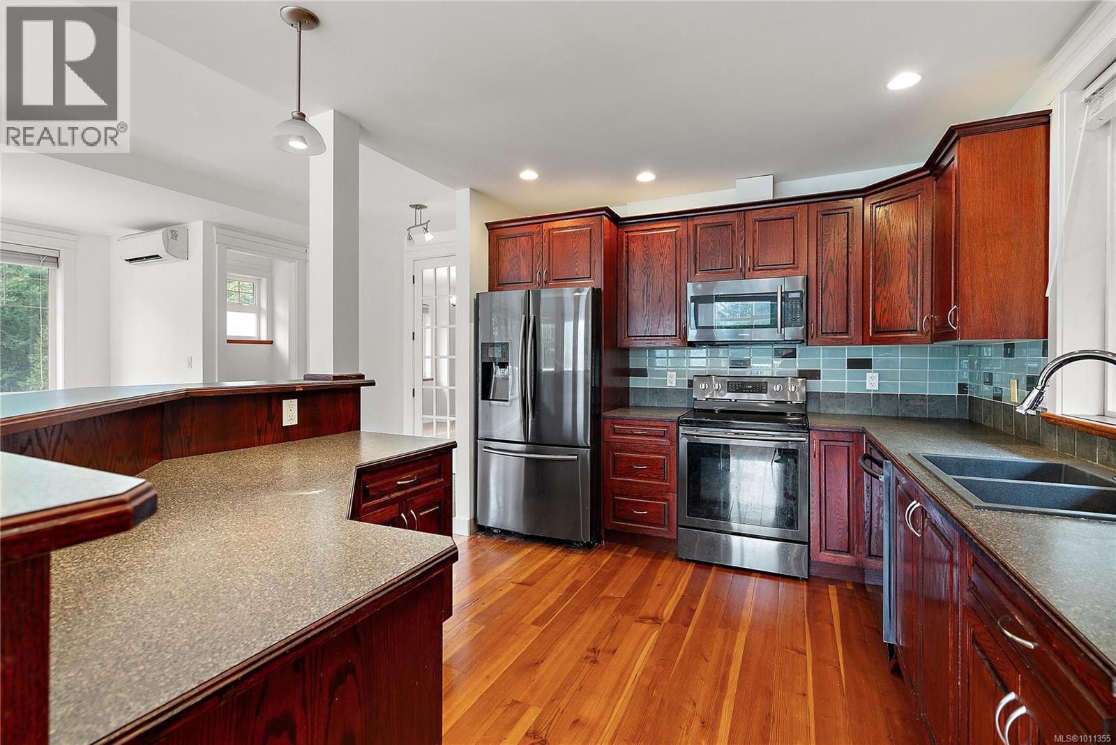 Photo 13 of 3456 Auburn Crt, Langford BC