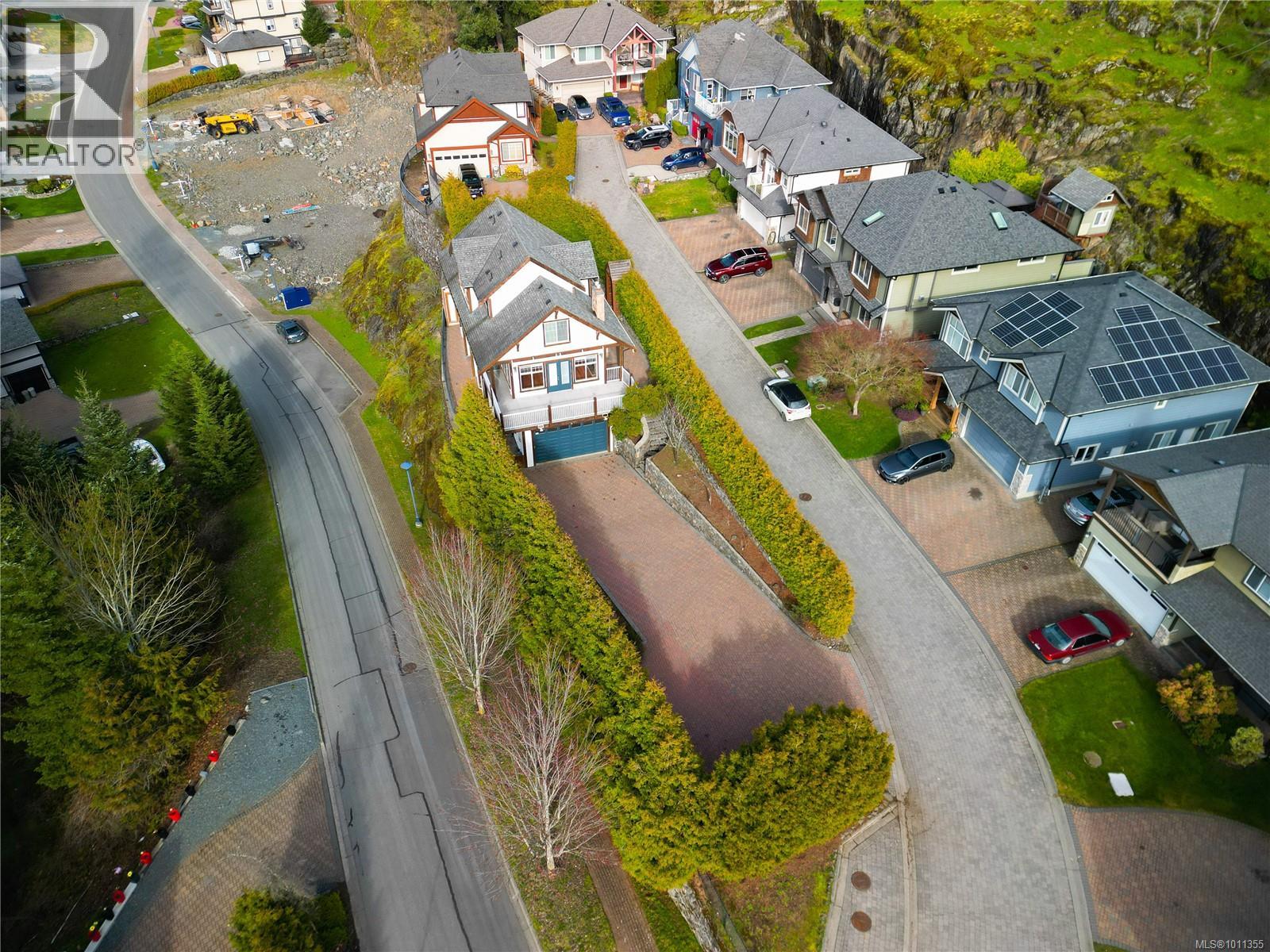 Photo 4 of 3456 Auburn Crt, Langford BC