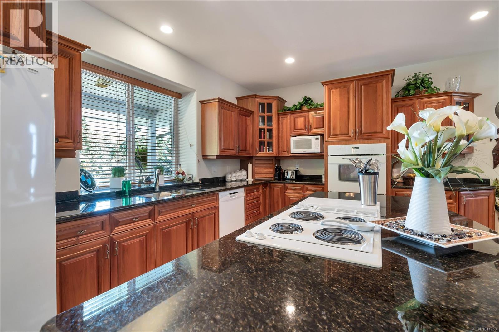 6797 Hampton Pl, Duncan