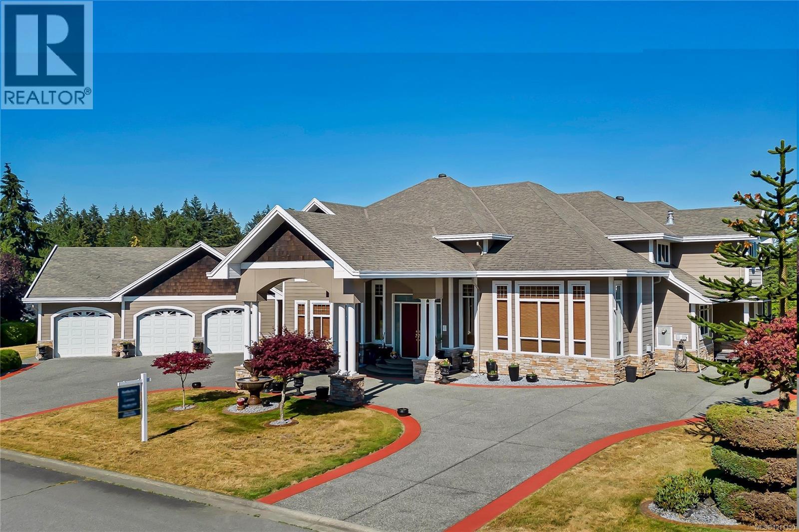 6797 Hampton Pl, Duncan