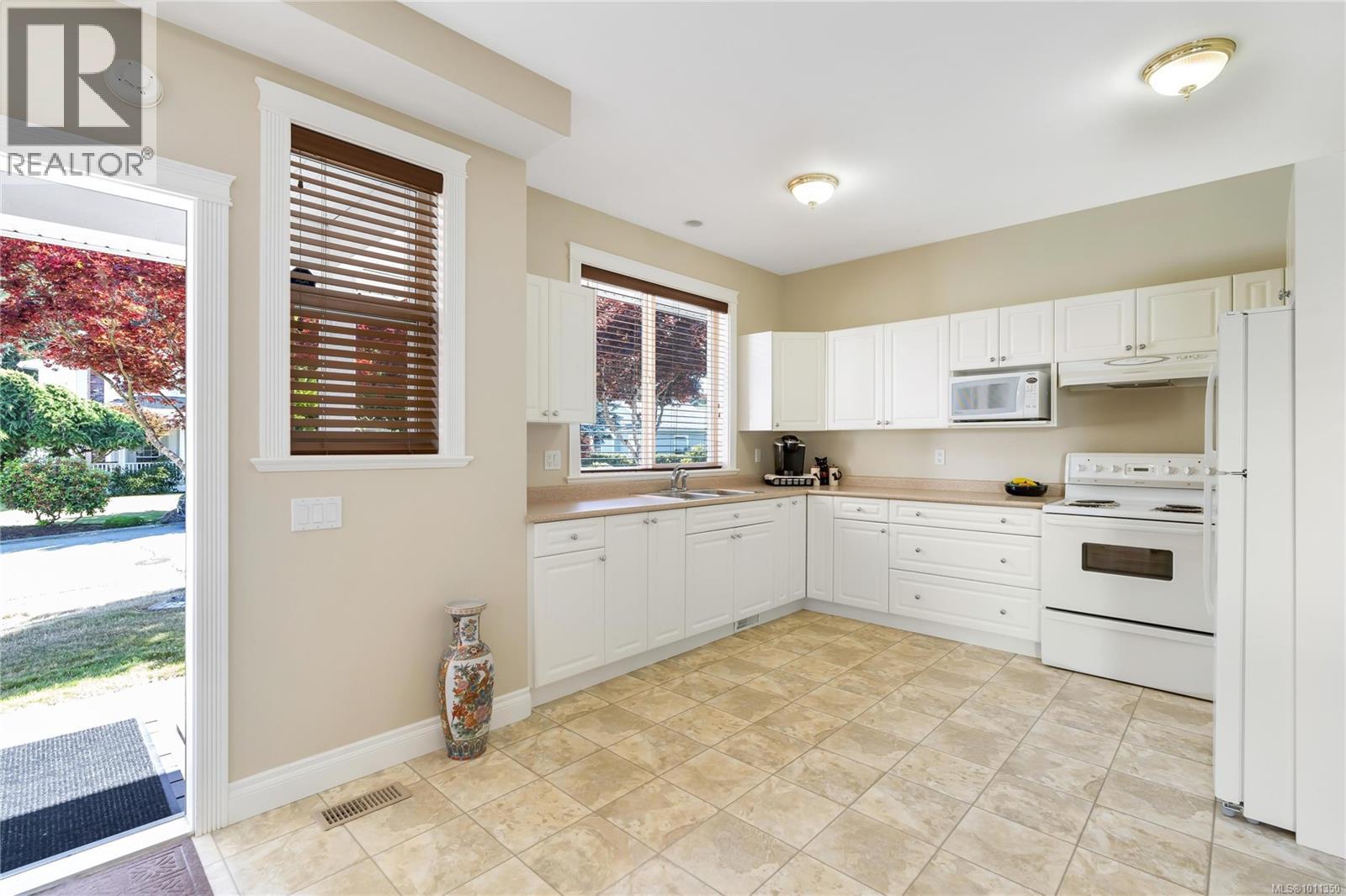 6797 Hampton Pl, Duncan