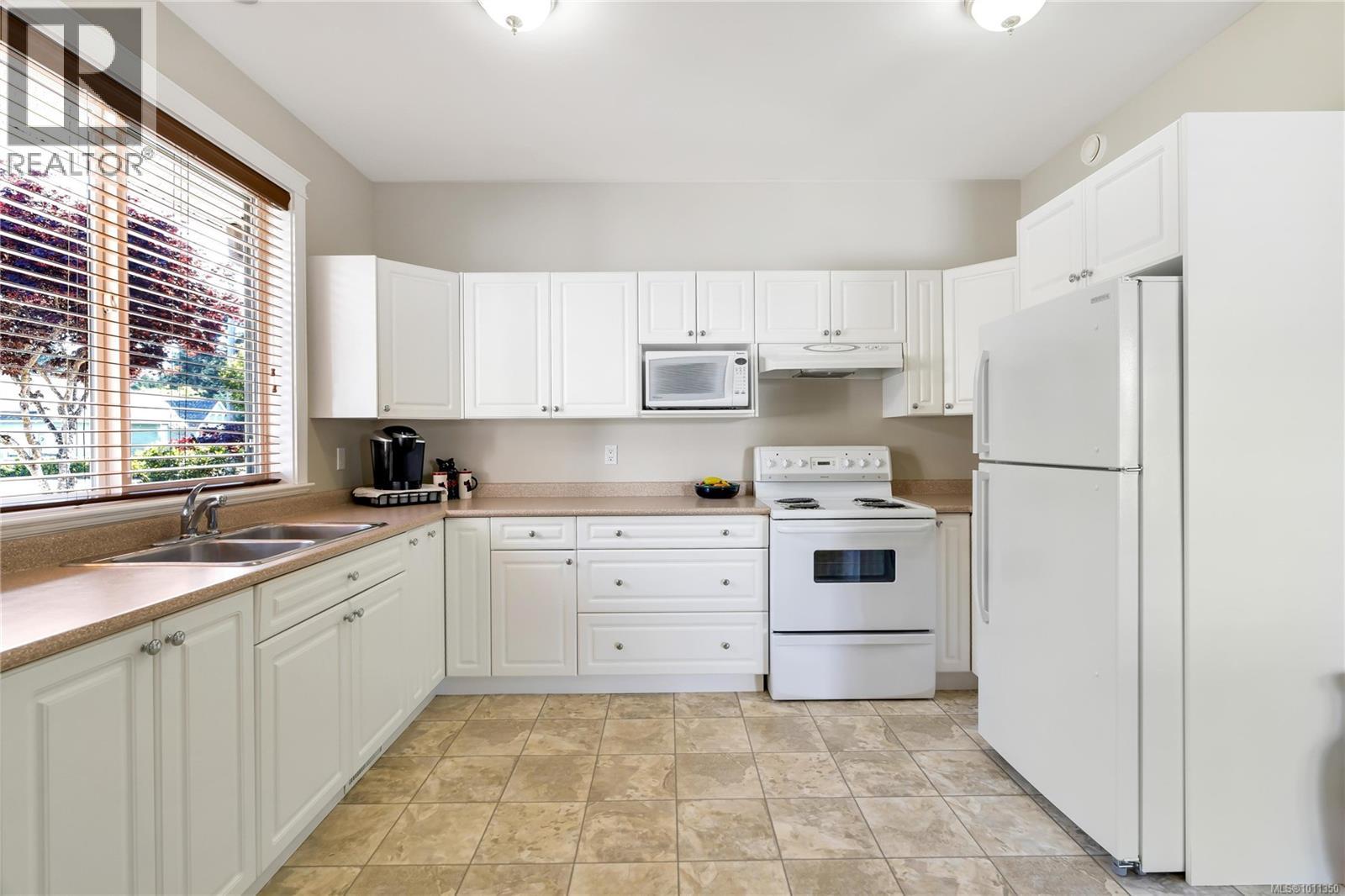 6797 Hampton Pl, Duncan