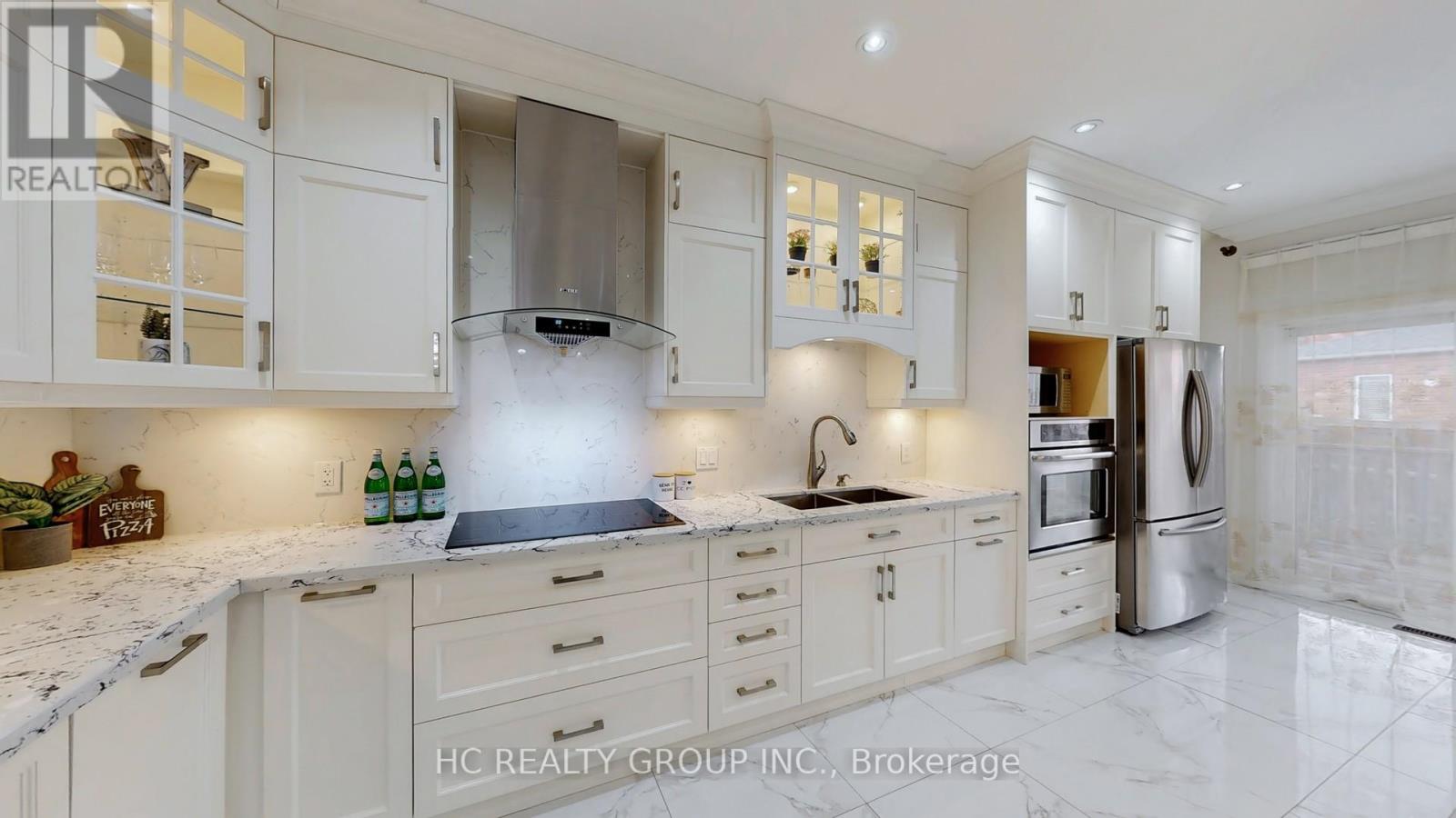 Photo 11 of 67 Melbourne Drive, Richmond Hill ON