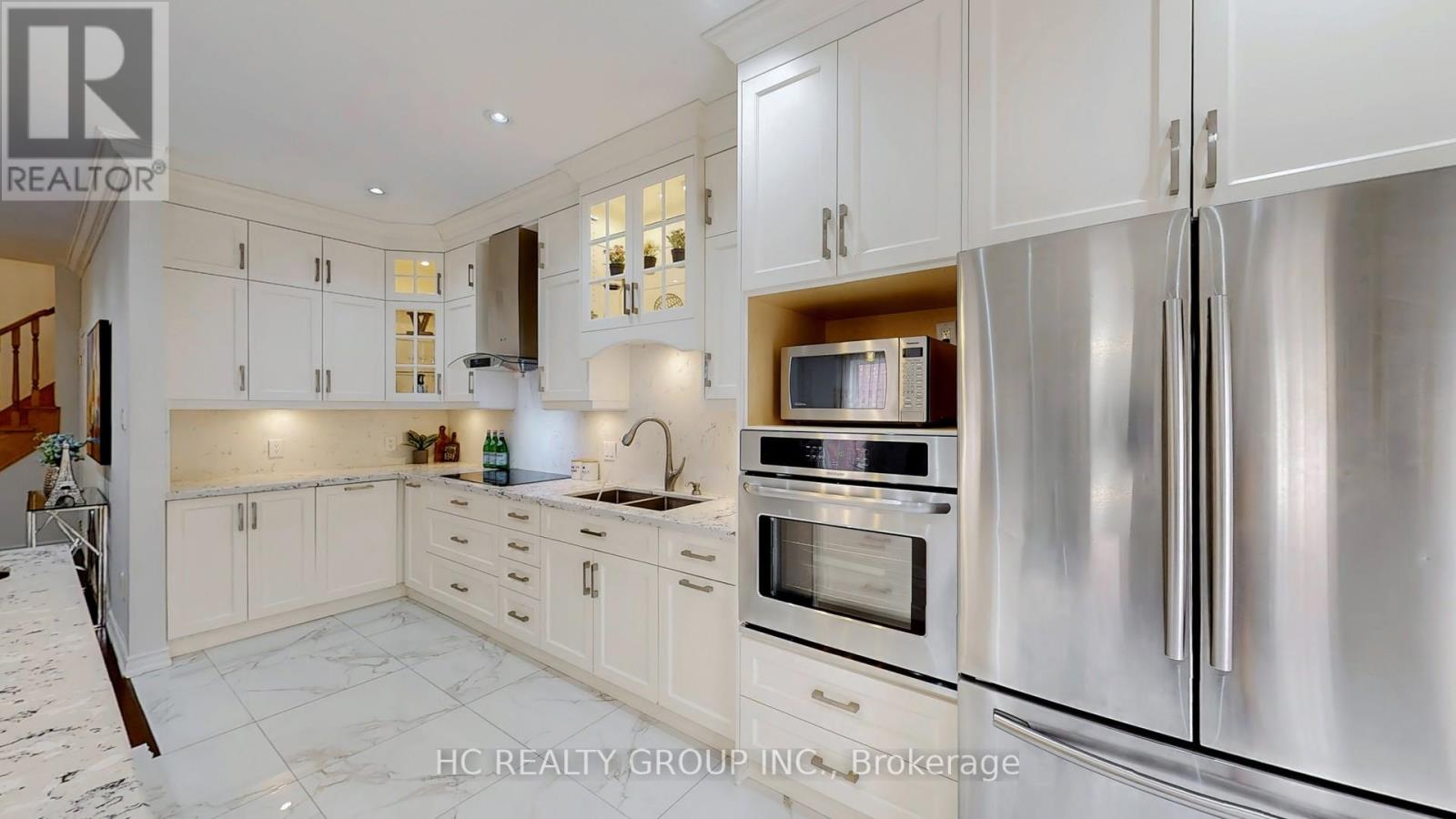 Photo 12 of 67 Melbourne Drive, Richmond Hill ON