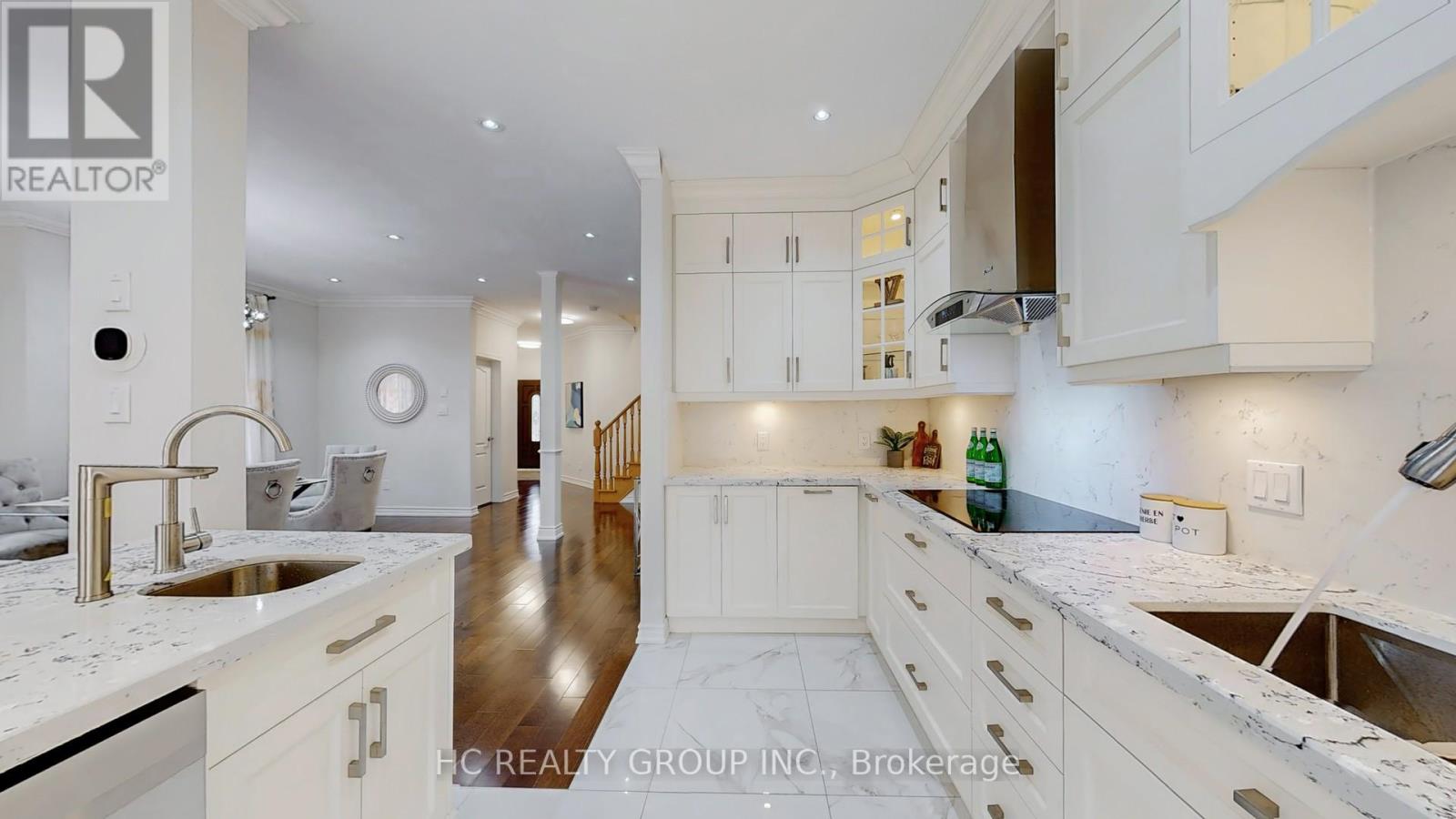 Photo 13 of 67 Melbourne Drive, Richmond Hill ON