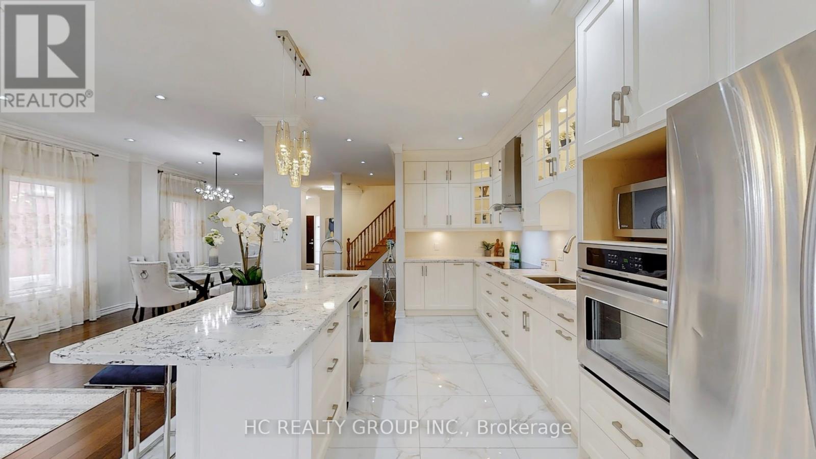 Photo 14 of 67 Melbourne Drive, Richmond Hill ON
