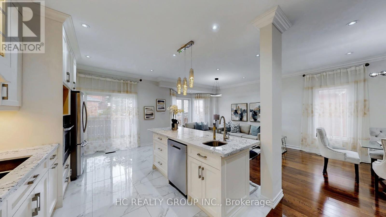 Photo 15 of 67 Melbourne Drive, Richmond Hill ON