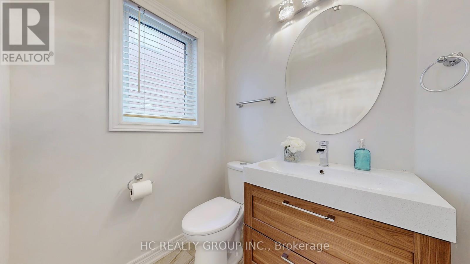 Photo 16 of 67 Melbourne Drive, Richmond Hill ON