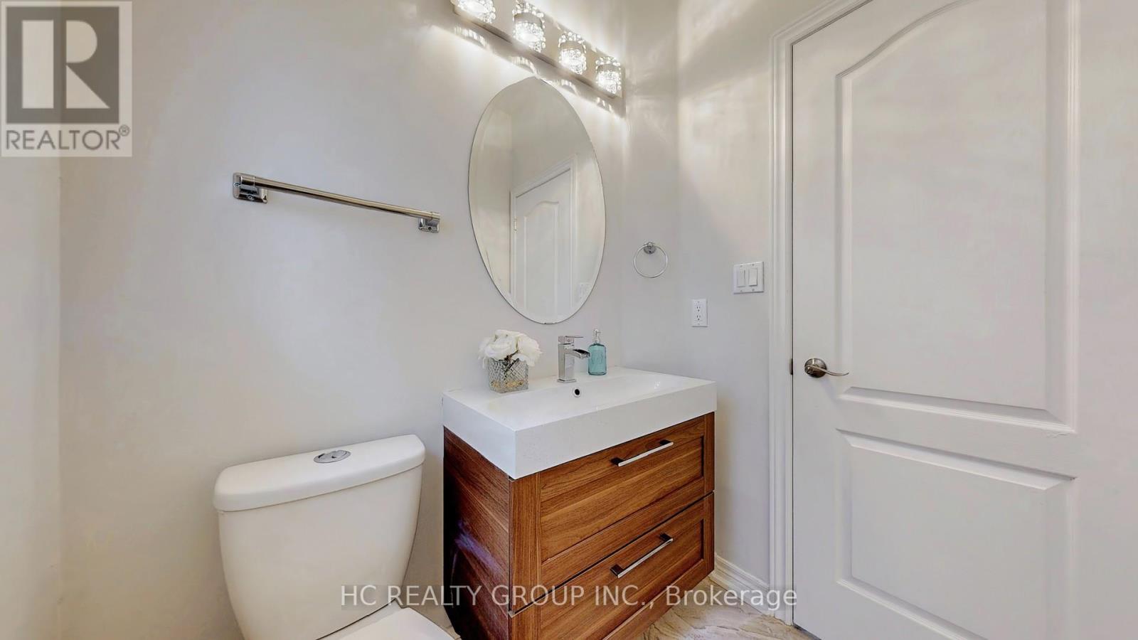 Photo 17 of 67 Melbourne Drive, Richmond Hill ON