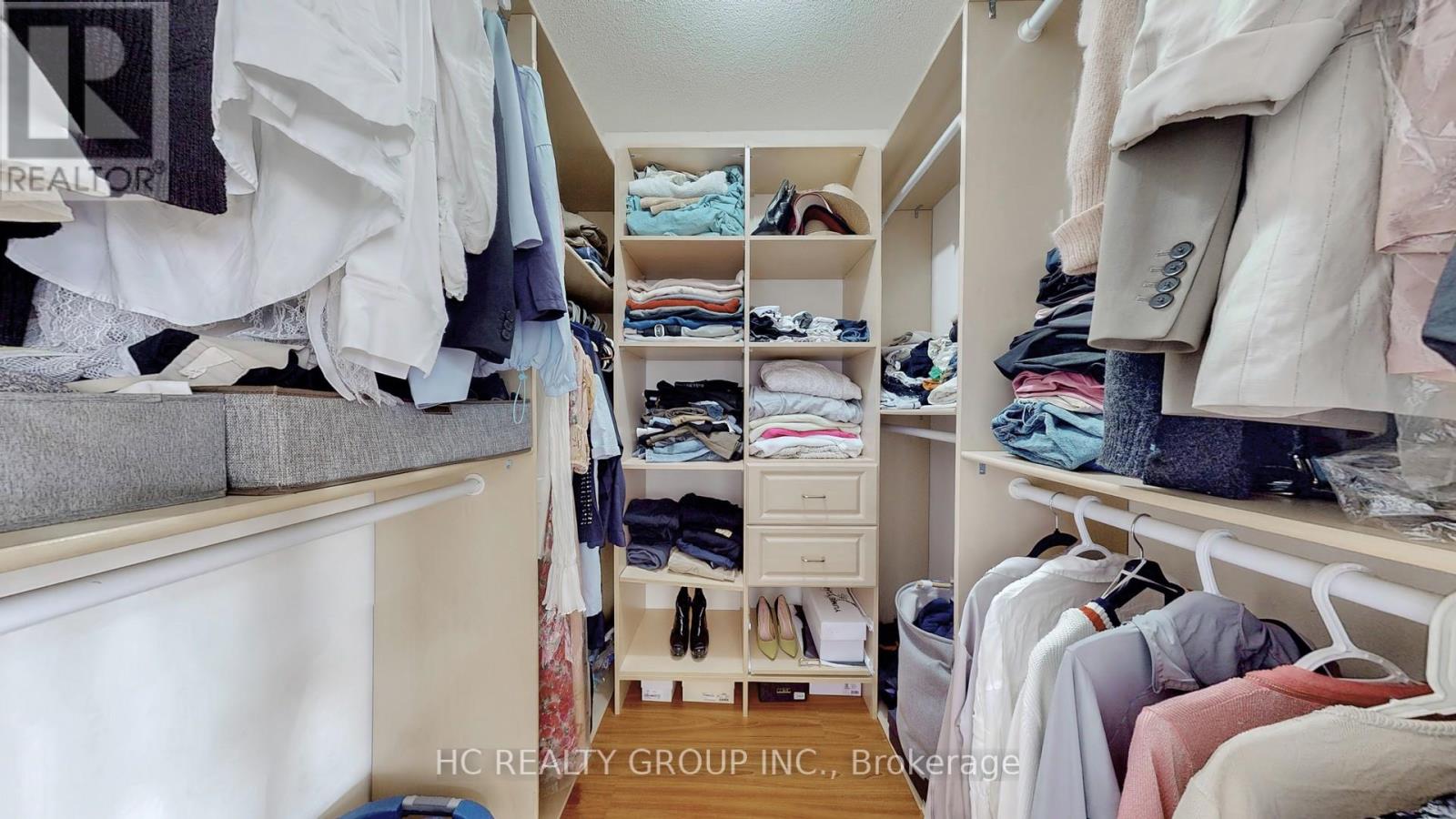 Photo 23 of 67 Melbourne Drive, Richmond Hill ON