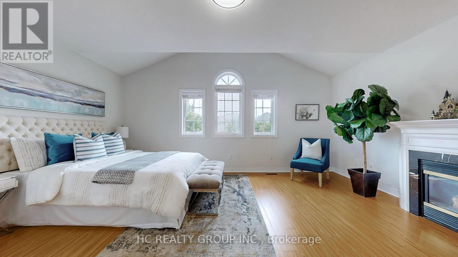 Photo 27 of 67 Melbourne Drive, Richmond Hill ON