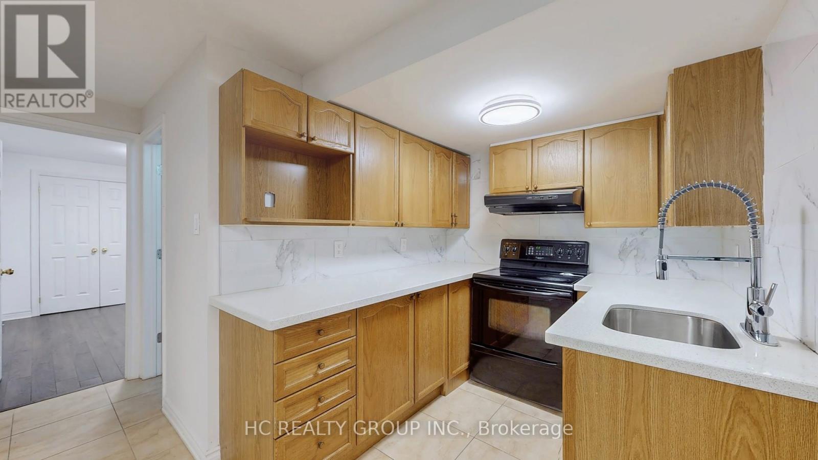 Photo 37 of 67 Melbourne Drive, Richmond Hill ON