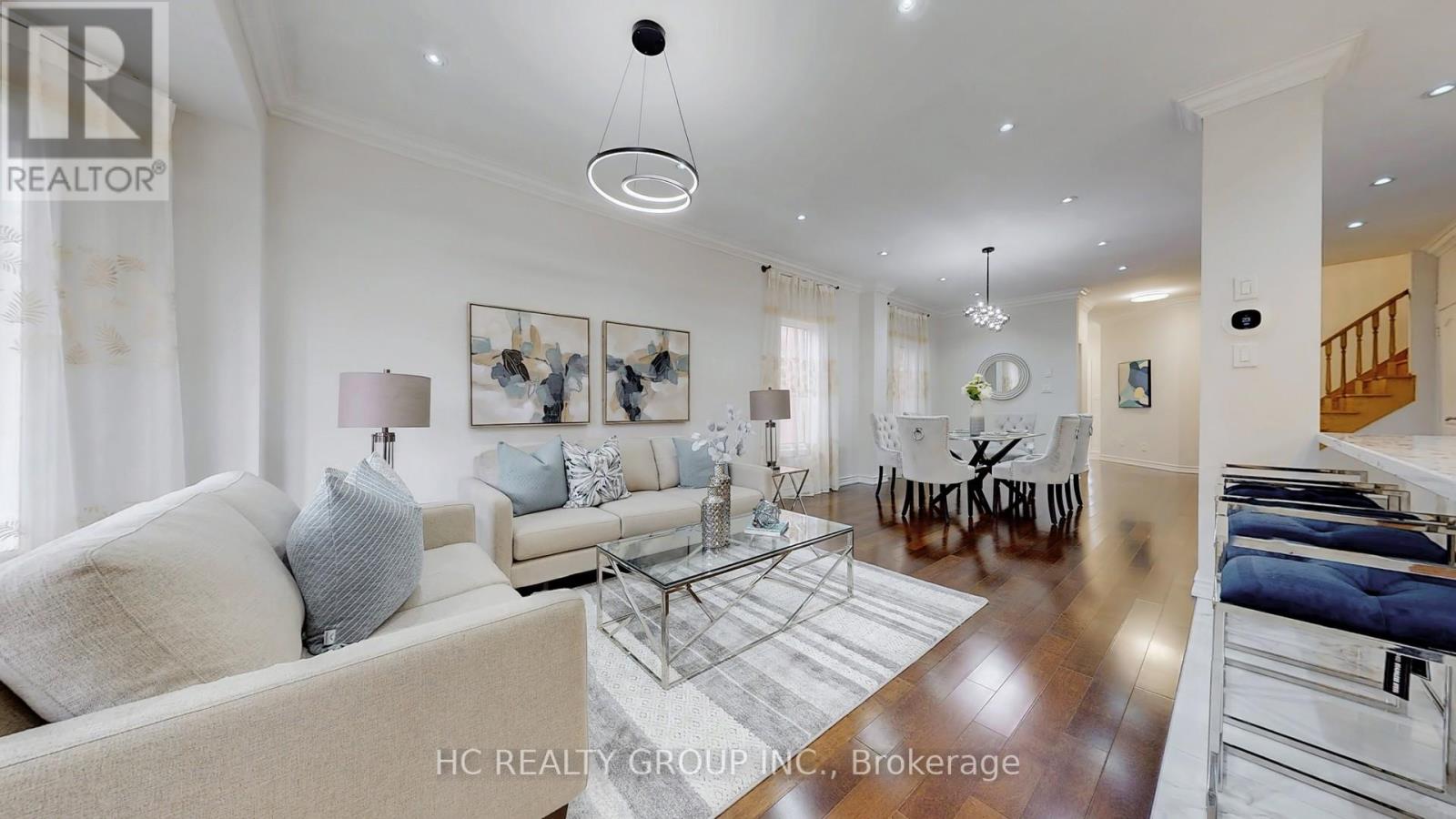 Photo 6 of 67 Melbourne Drive, Richmond Hill ON