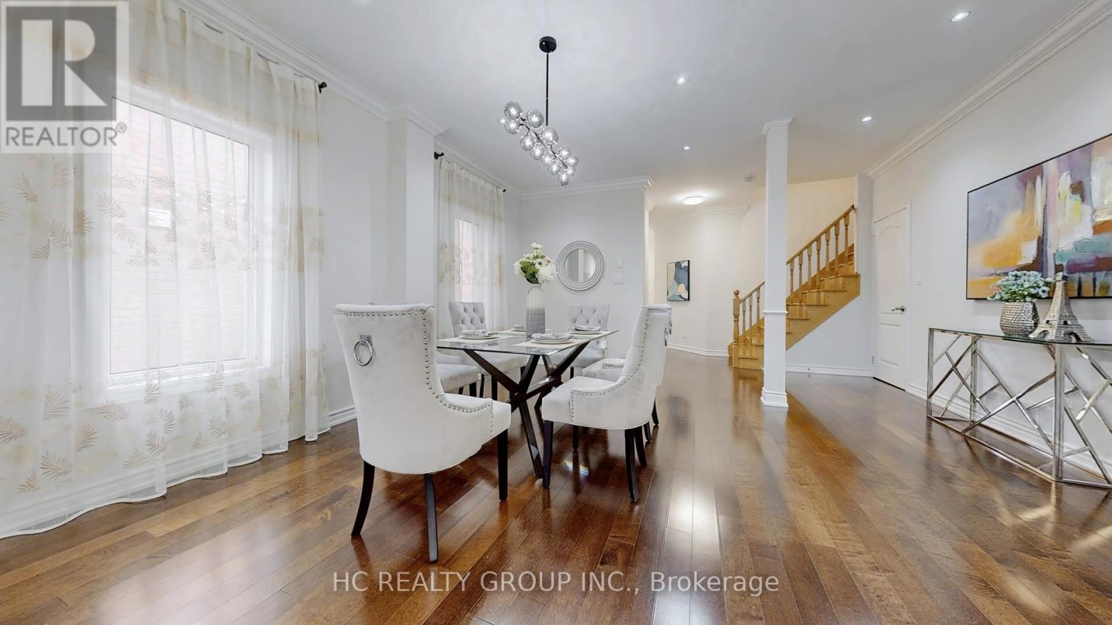 Photo 8 of 67 Melbourne Drive, Richmond Hill ON