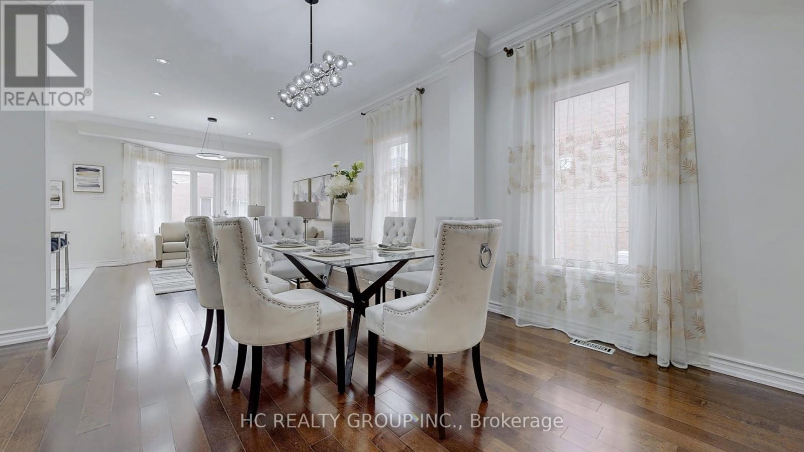 Photo 9 of 67 Melbourne Drive, Richmond Hill ON