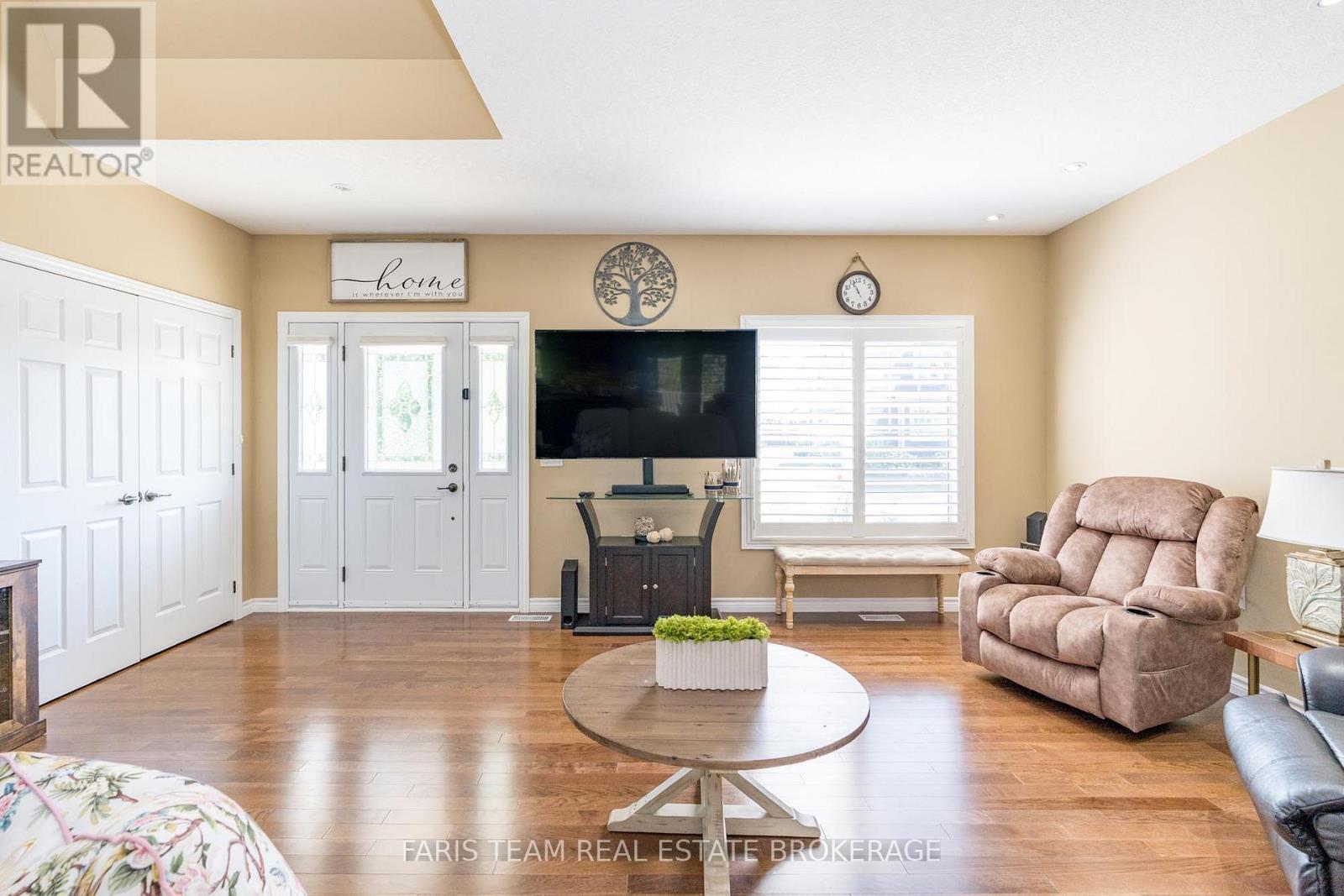 Photo 18 of 2 Grew Crescent, Penetanguishene ON