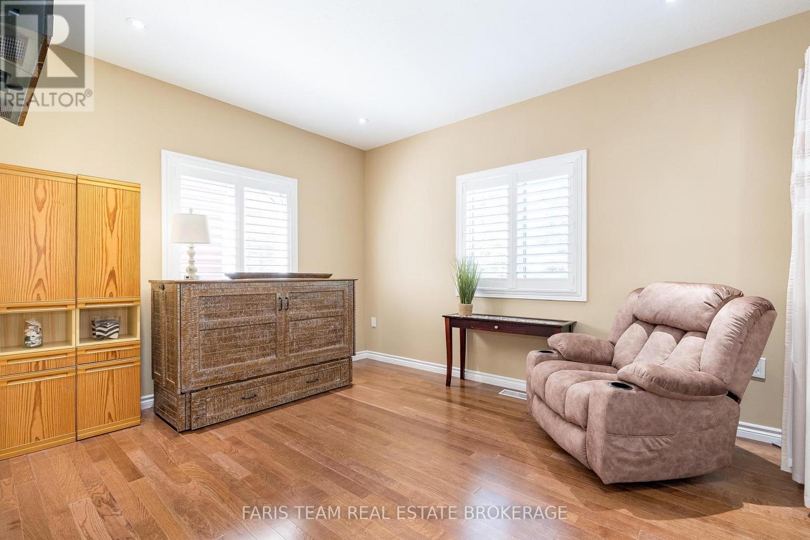 Photo 23 of 2 Grew Crescent, Penetanguishene ON
