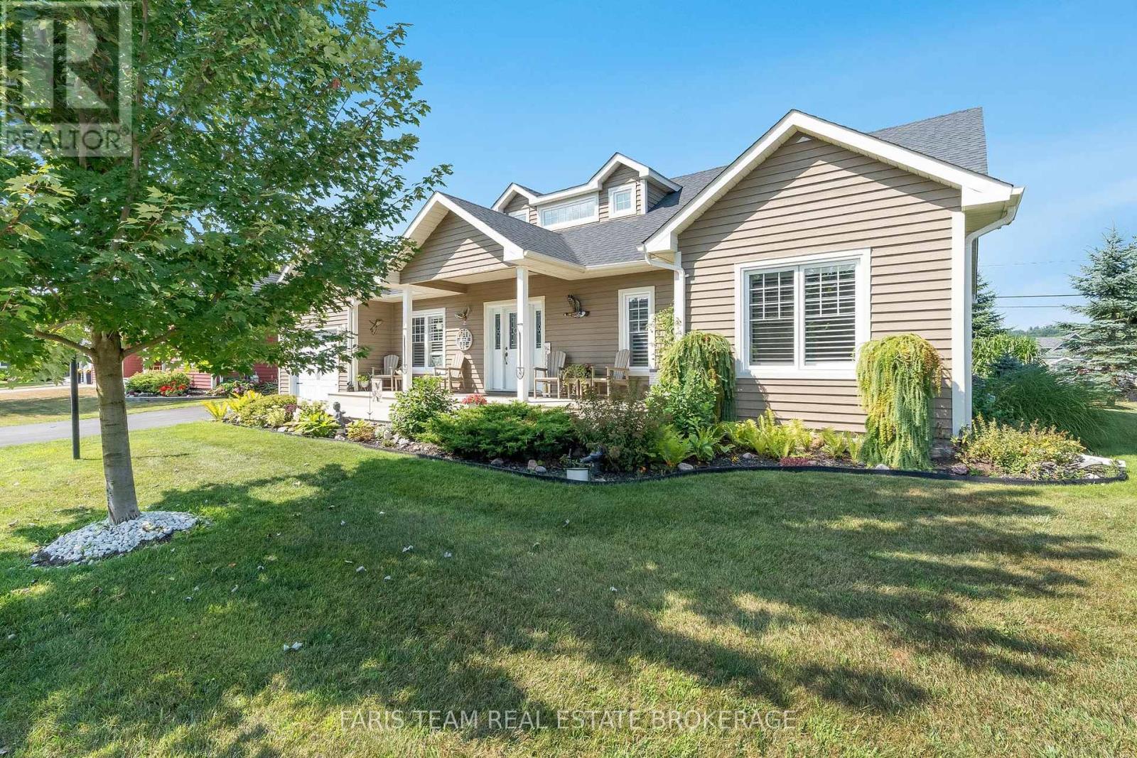 Photo 4 of 2 Grew Crescent, Penetanguishene ON