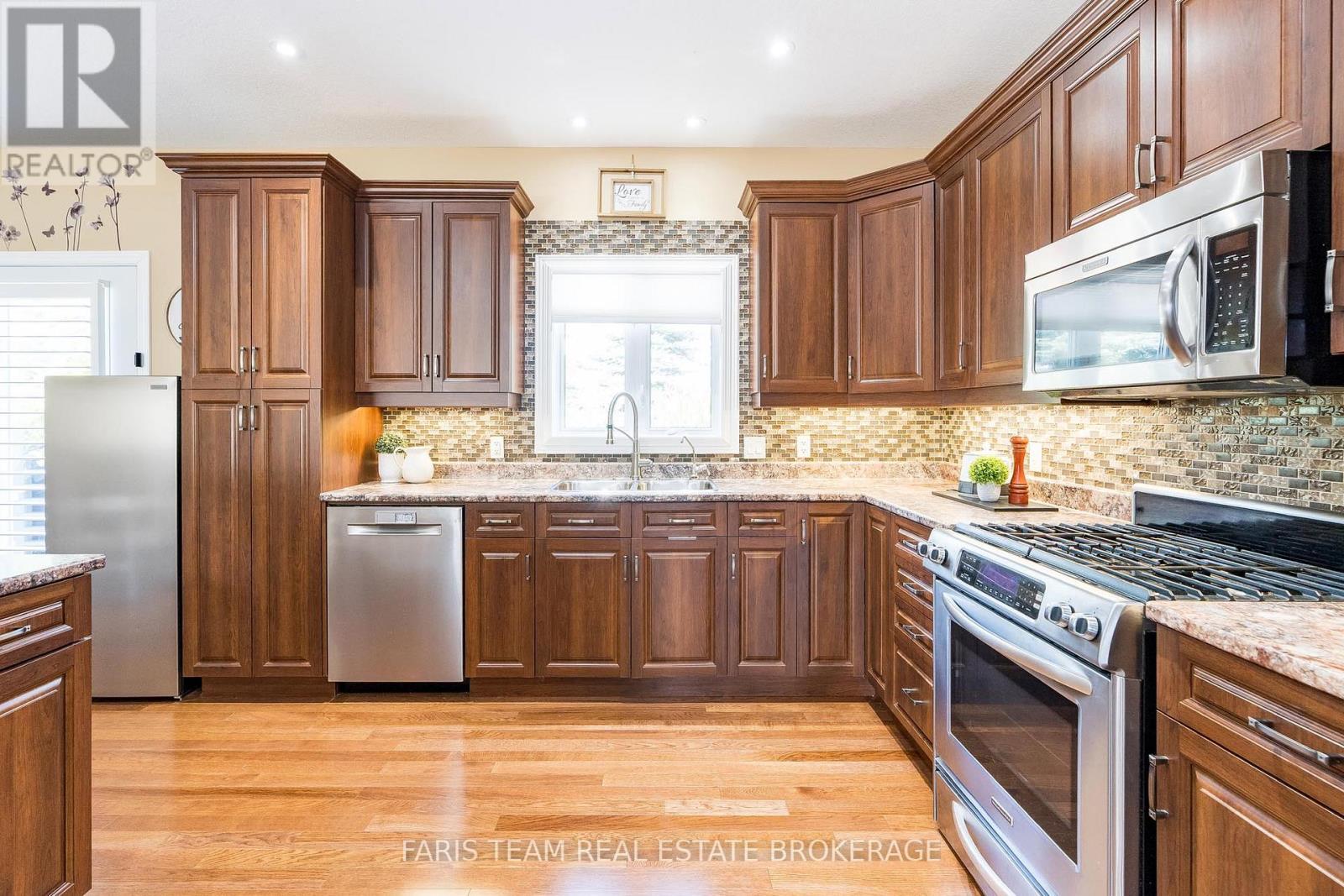 Photo 10 of 2 Grew Crescent, Penetanguishene ON