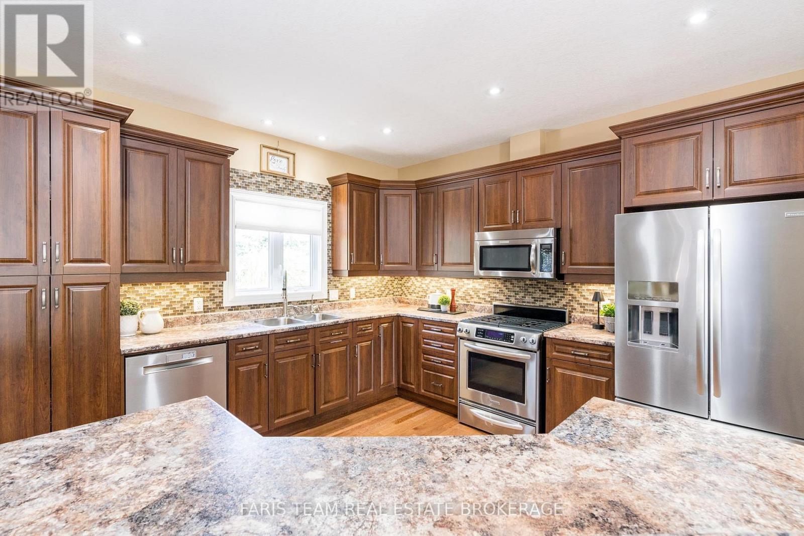 Photo 9 of 2 Grew Crescent, Penetanguishene ON