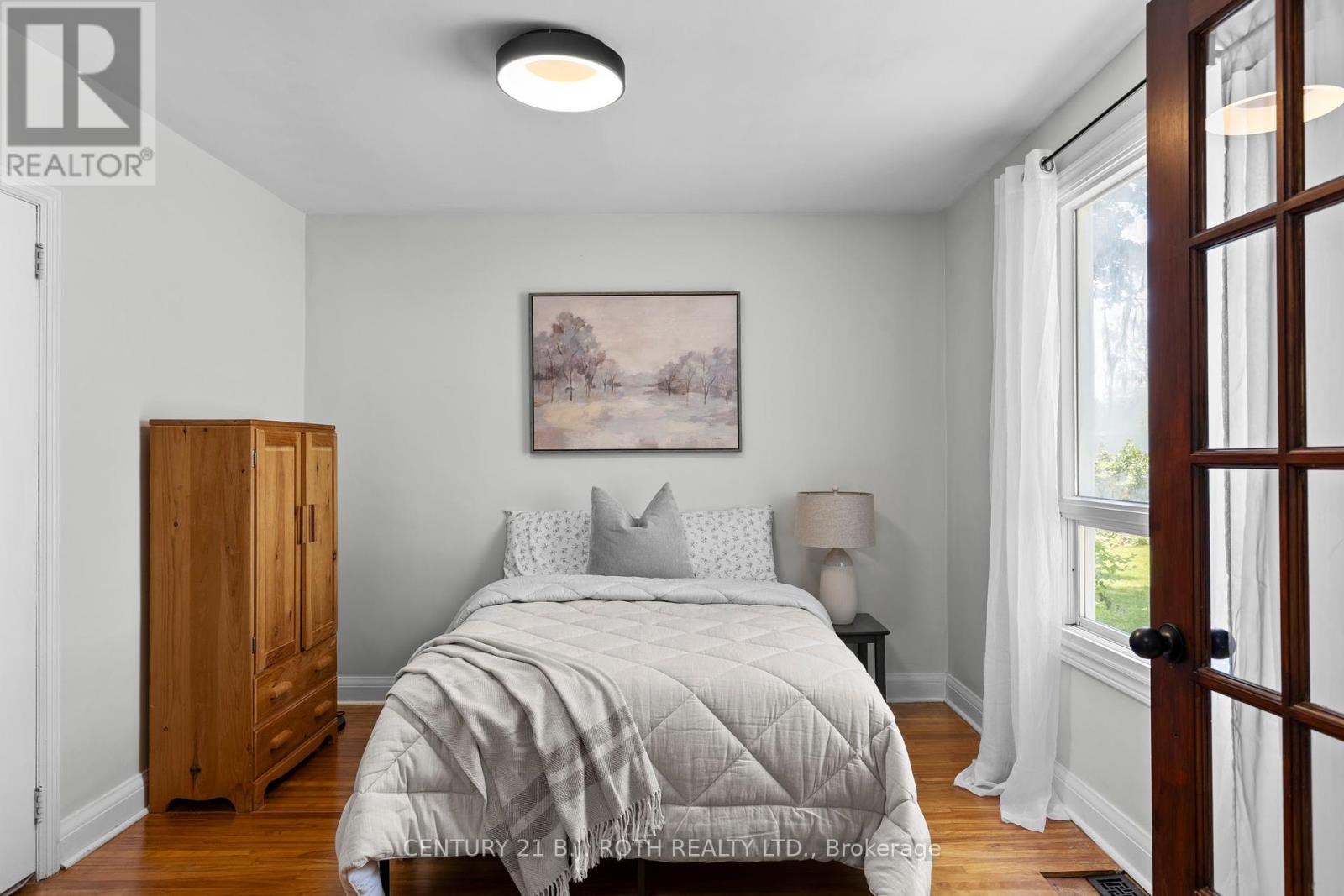 Photo 13 of 307 Linwood Avenue, Orillia ON
