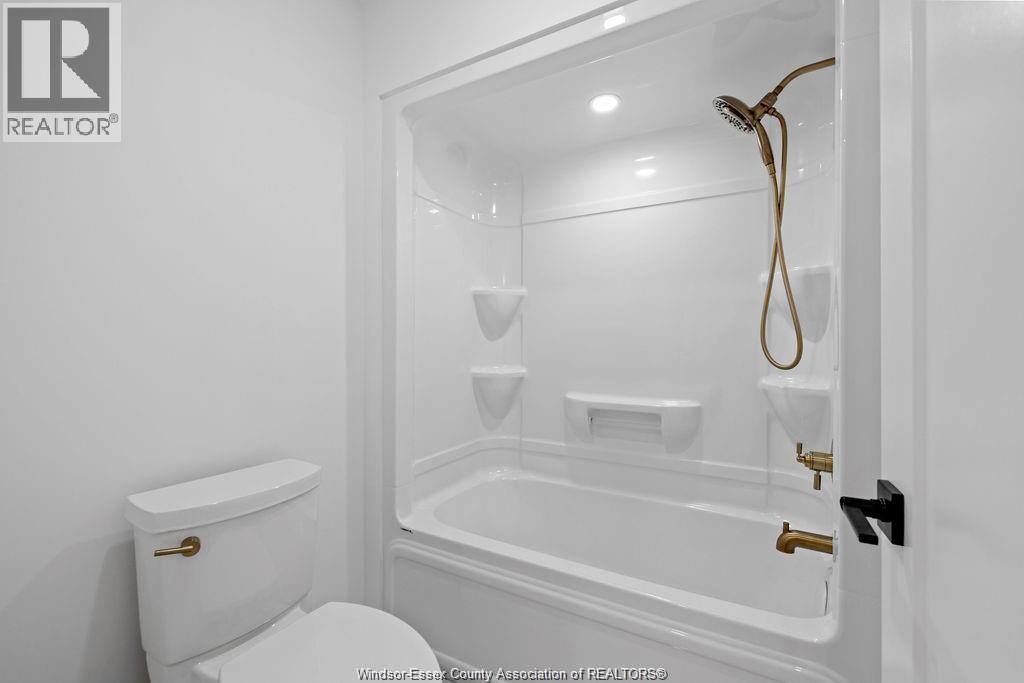 Photo 18 of 8040 Meo Boulevard, Lasalle ON