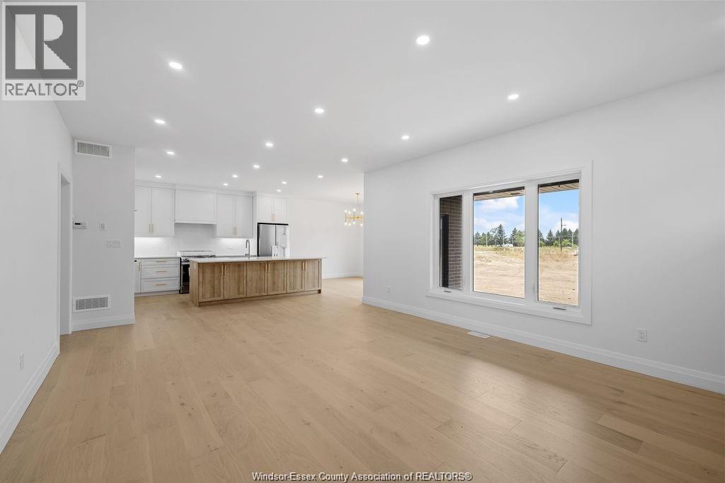 Photo 8 of 8040 Meo Boulevard, Lasalle ON