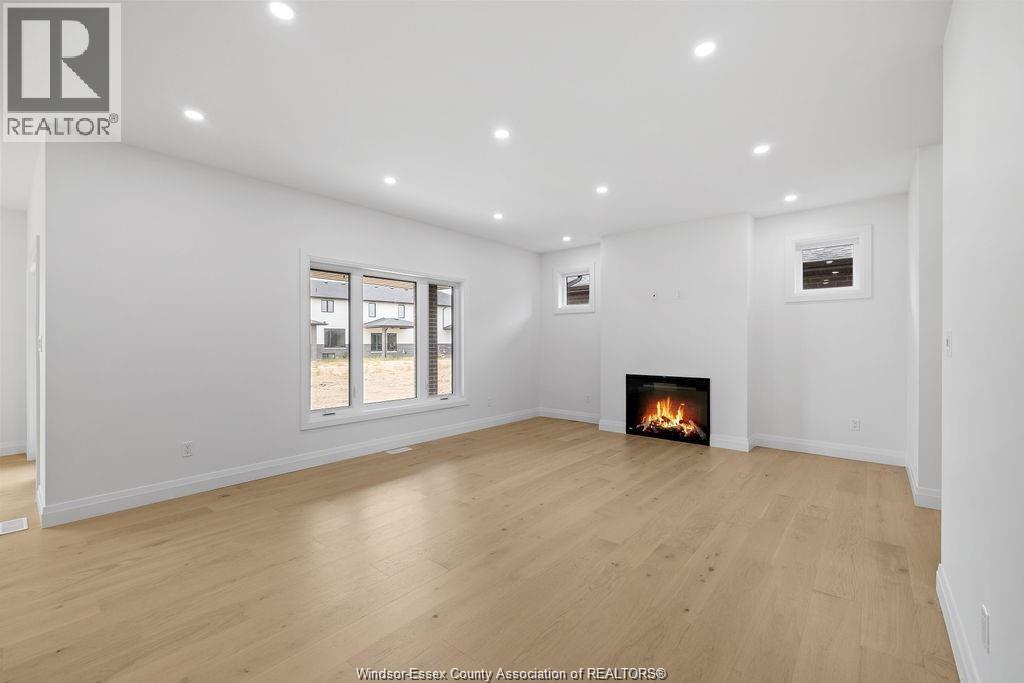Photo 7 of 8040 Meo Boulevard, Lasalle ON