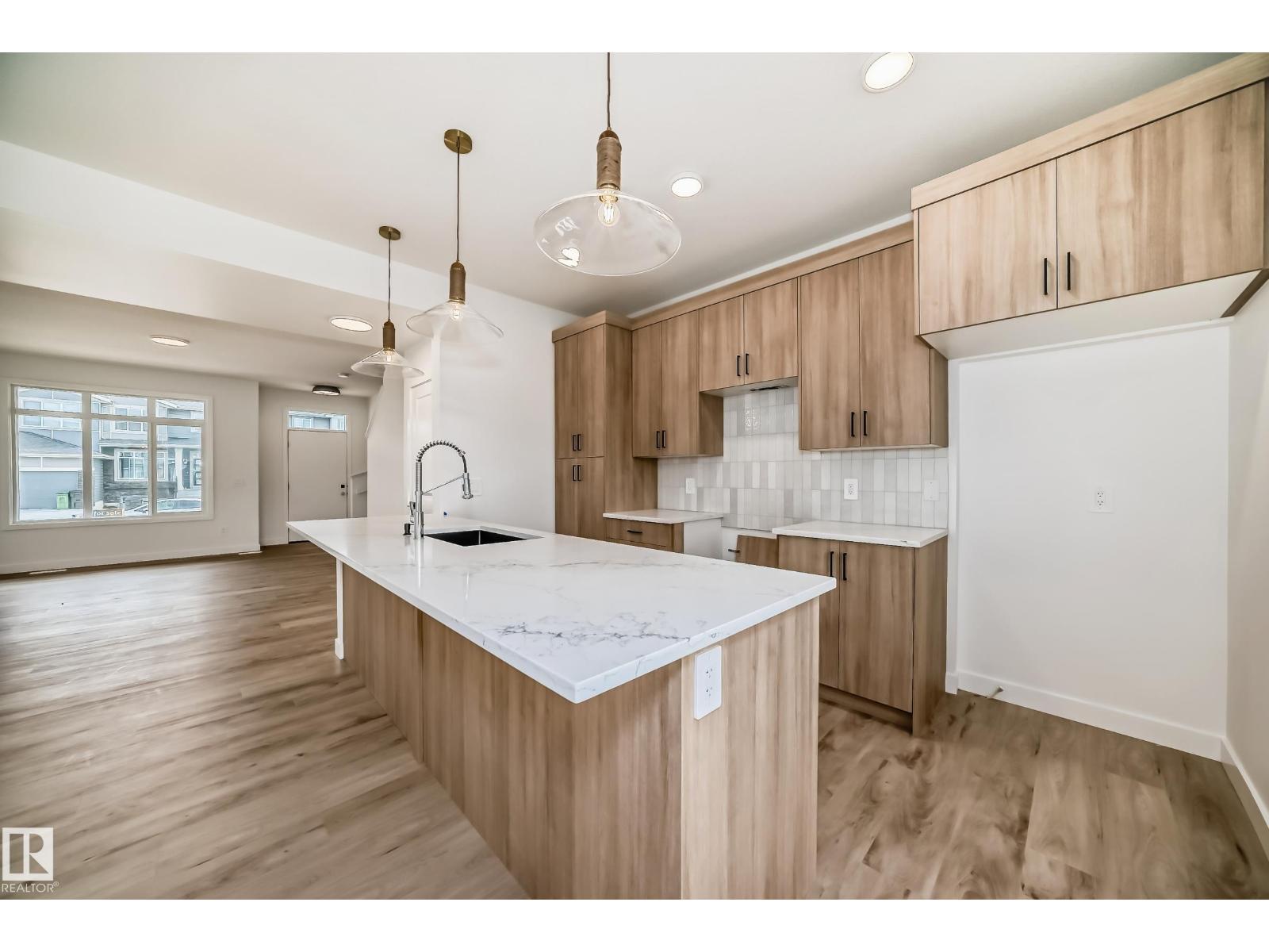 Photo 4 of 1327 Keswick Dr Sw, Edmonton AB