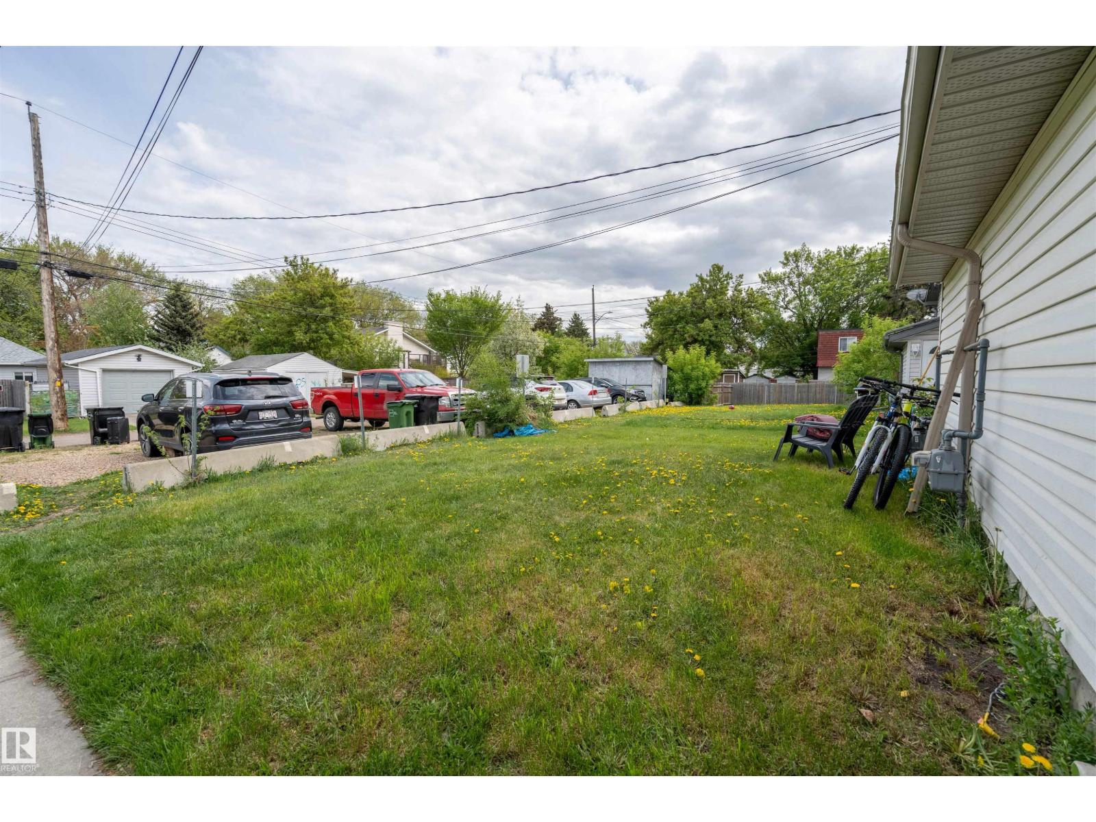 Photo 10 of 12957 12959 117 St Nw, Edmonton AB