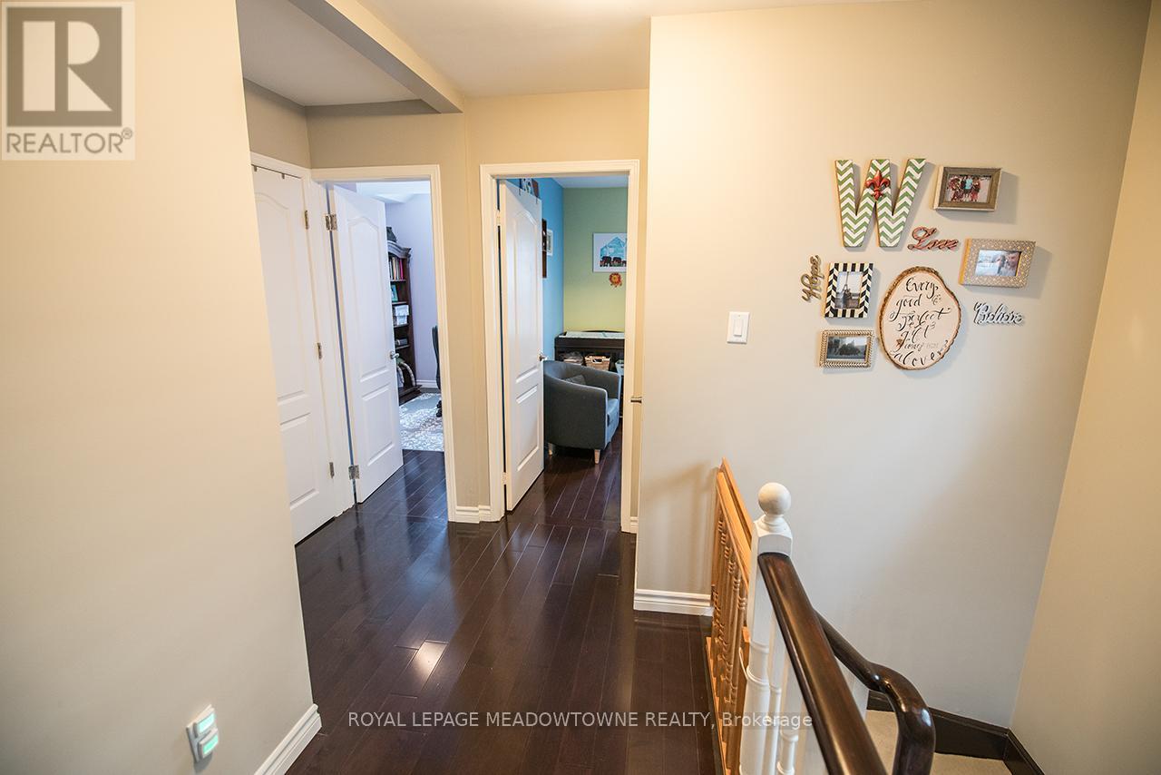 Photo 11 of 6867 Shade House Court N, Mississauga ON