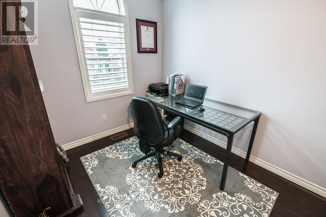 Photo 12 of 6867 Shade House Court N, Mississauga ON