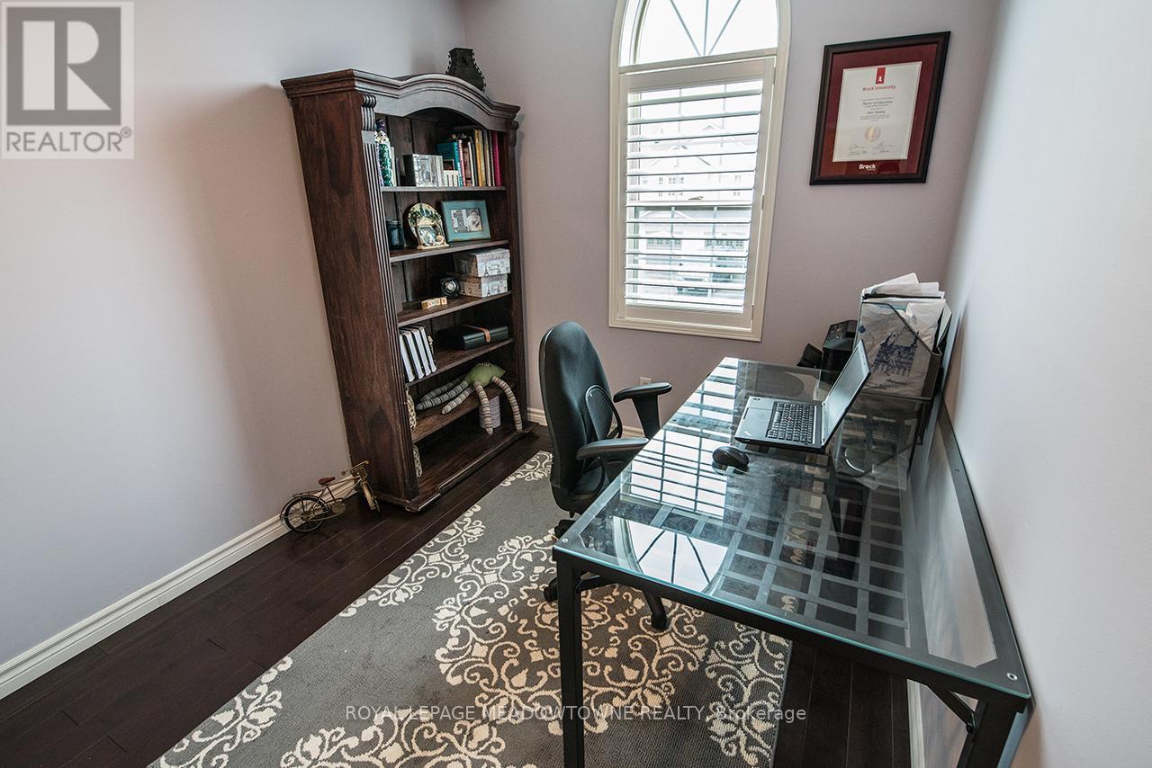 Photo 13 of 6867 Shade House Court N, Mississauga ON
