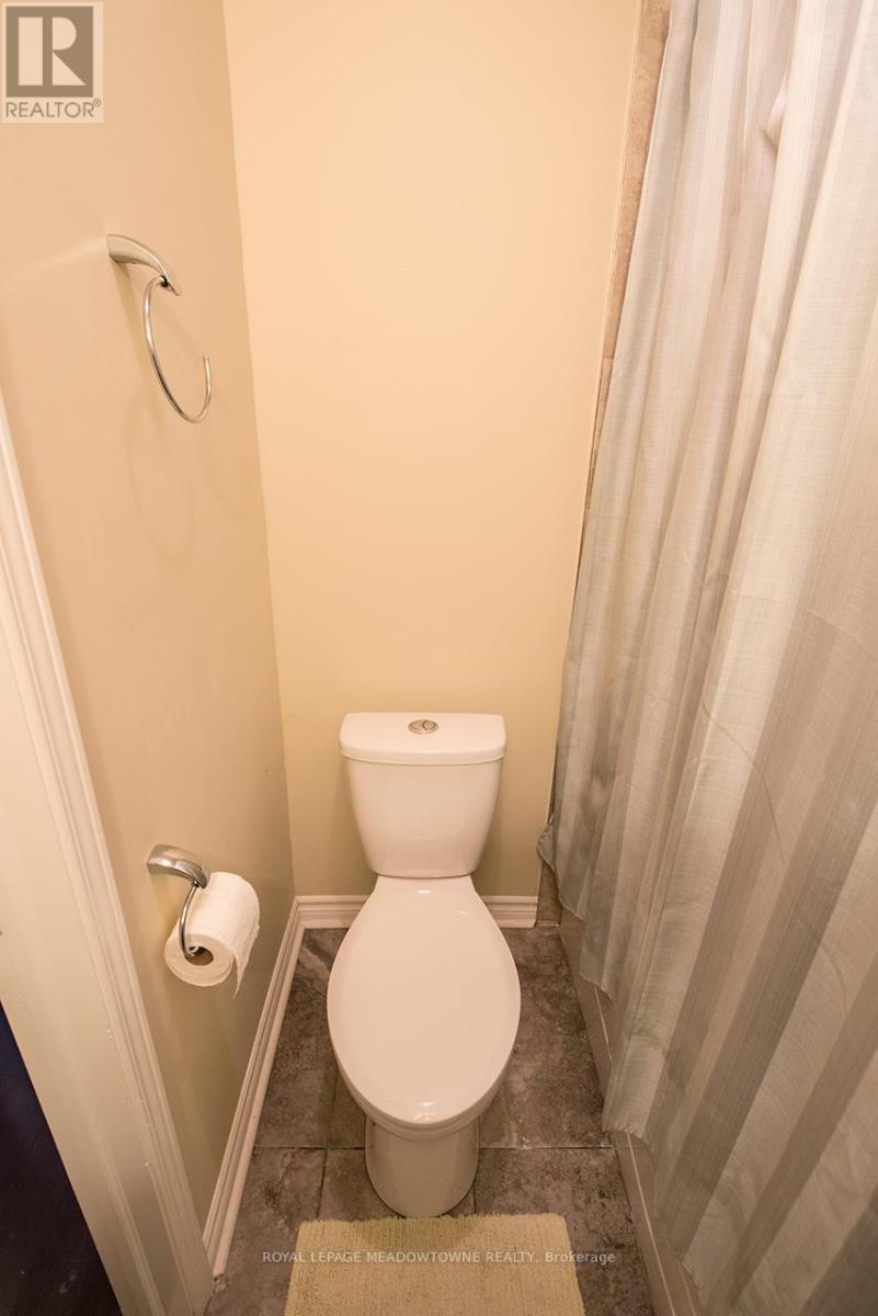 Photo 16 of 6867 Shade House Court N, Mississauga ON