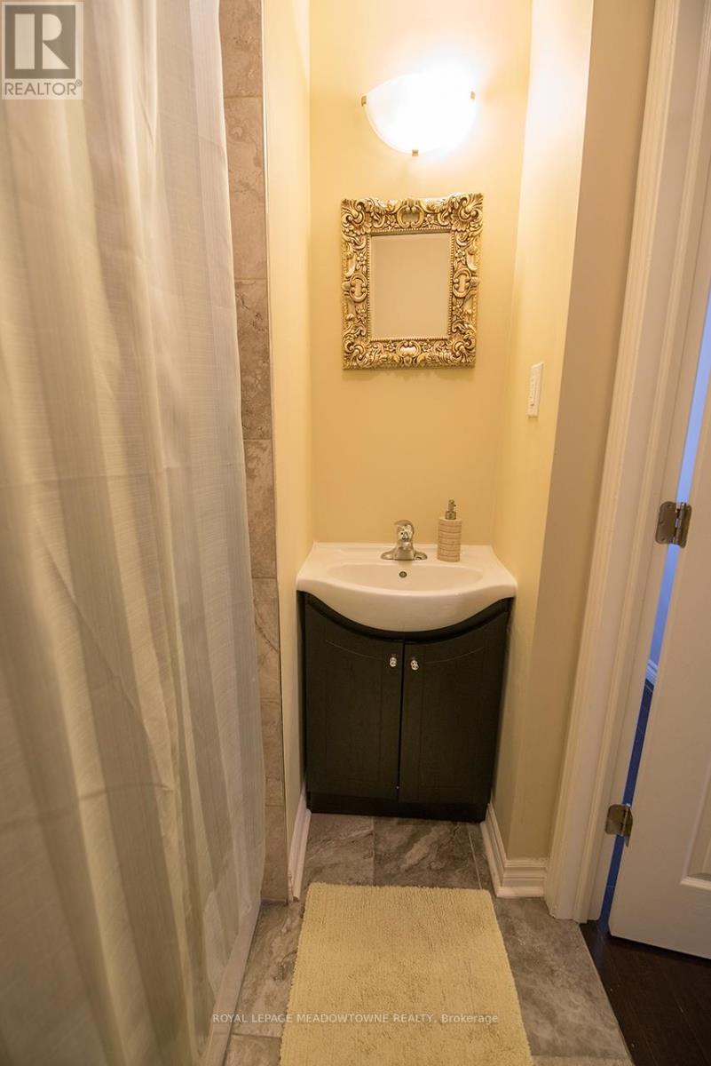 Photo 17 of 6867 Shade House Court N, Mississauga ON