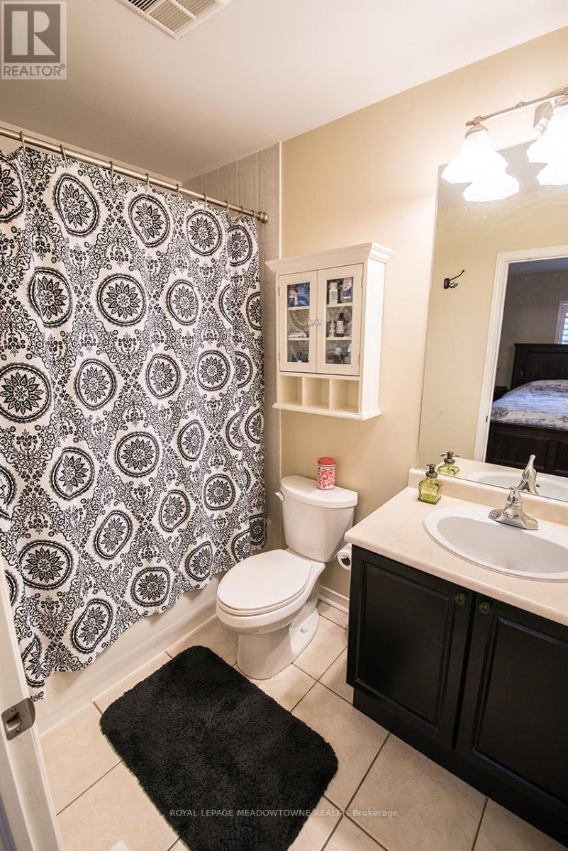 Photo 18 of 6867 Shade House Court N, Mississauga ON