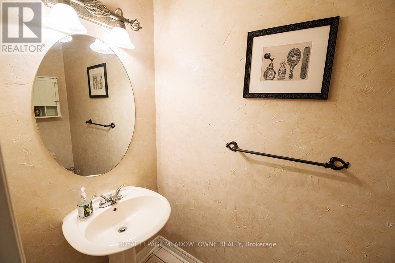 Photo 21 of 6867 Shade House Court N, Mississauga ON